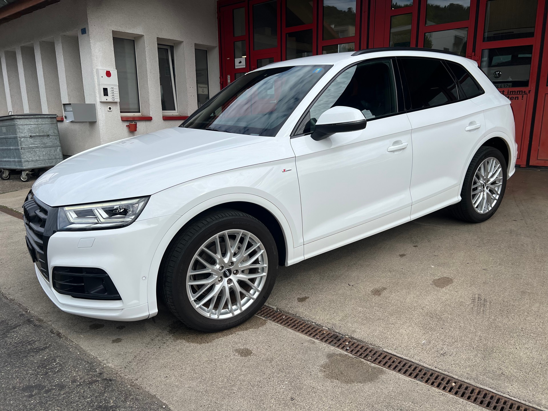 AUDI Q5 2.0 TFSI sport quattro S-tronic / S-Line /-showroom-element-1