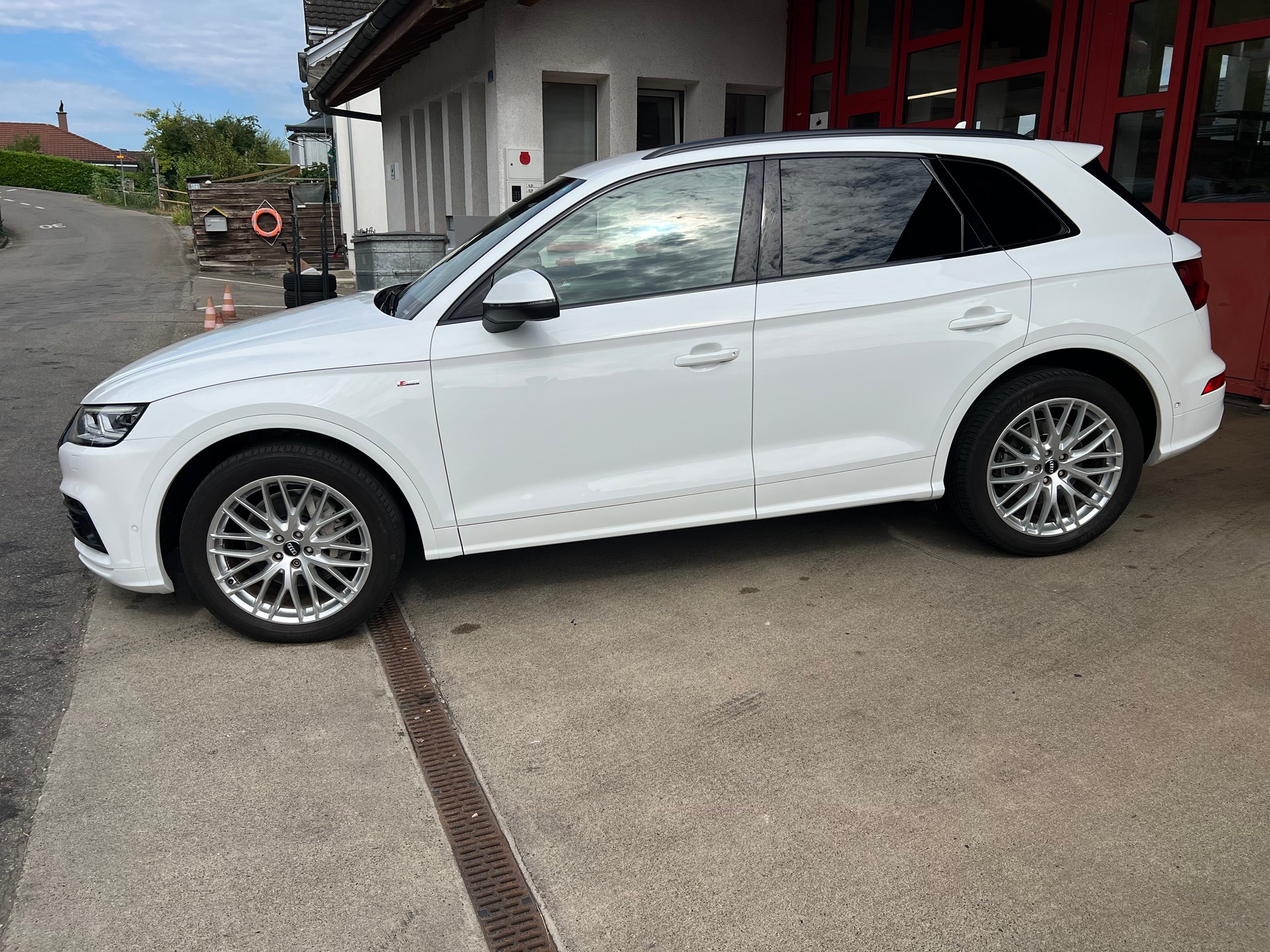 AUDI Q5 2.0 TFSI sport quattro S-tronic / S-Line /-showroom-element-2