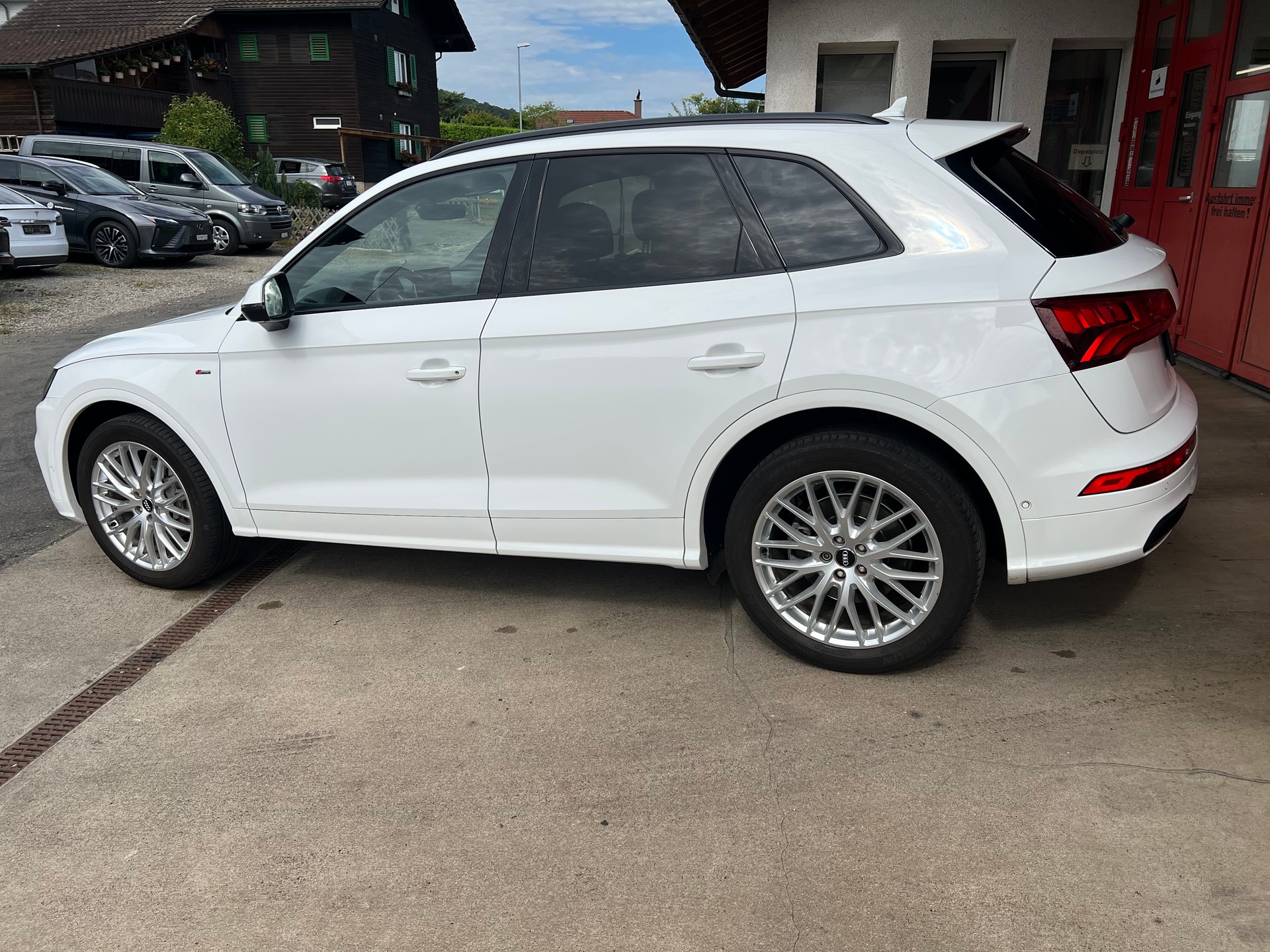 AUDI Q5 2.0 TFSI sport quattro S-tronic / S-Line /-showroom-element-3