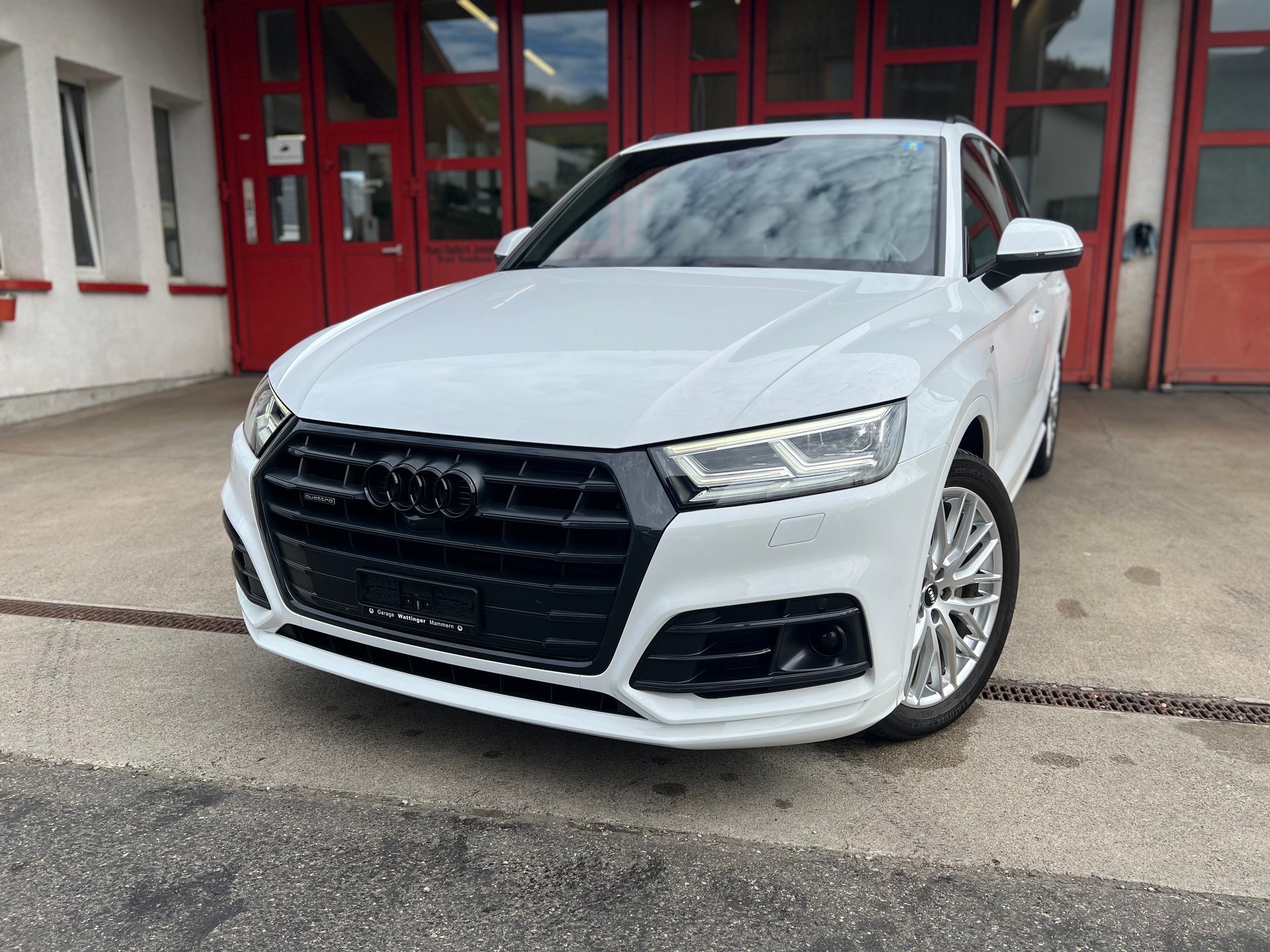 AUDI Q5 2.0 TFSI sport quattro S-tronic / S-Line /