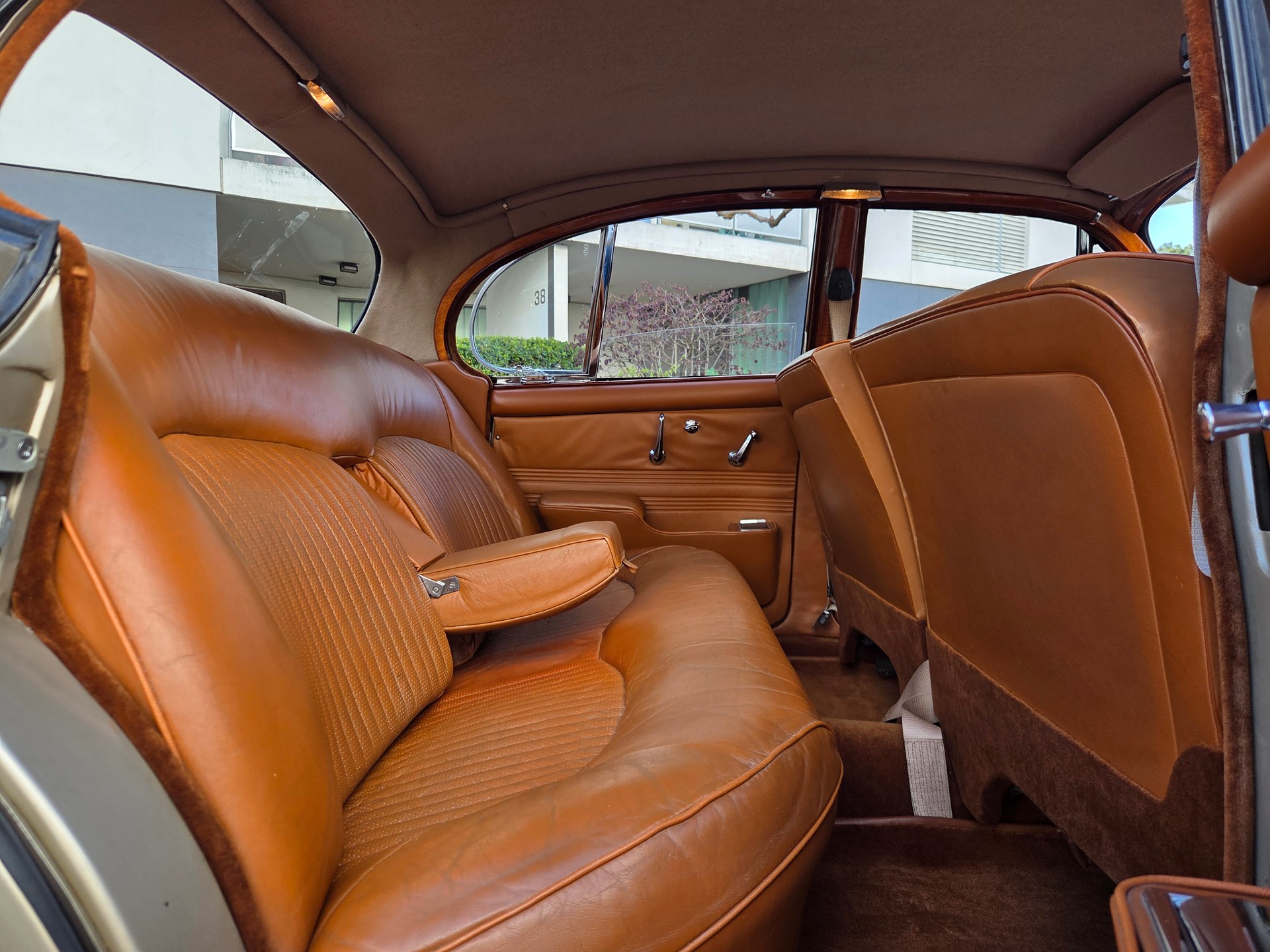 DAIMLER 420 Sovereign - voiture CH - boîte mécanique - Overdrive - rarissime - superbe état - expertisée vétéran 10.24.-image-12