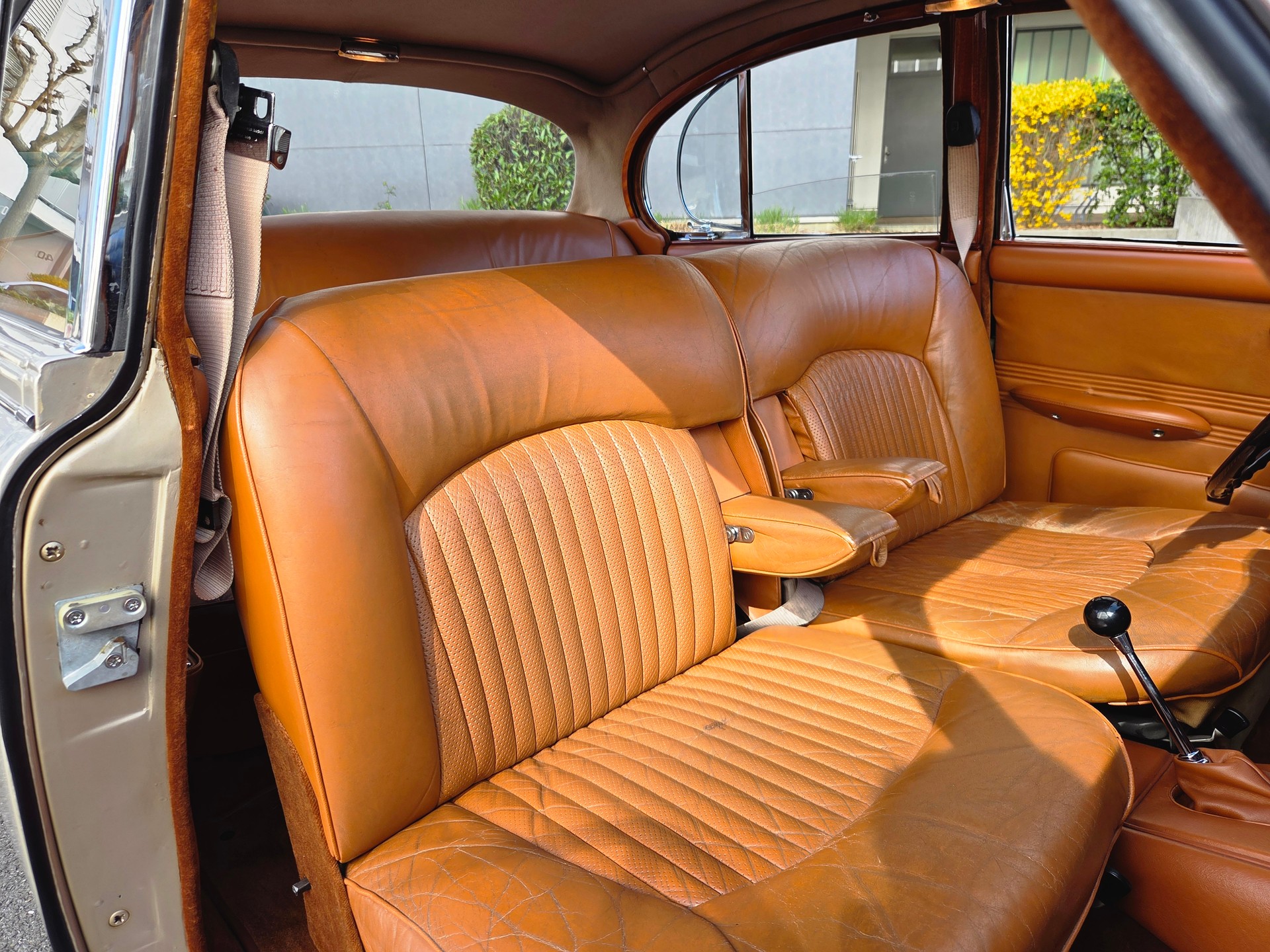 DAIMLER 420 Sovereign - voiture CH - boîte mécanique - Overdrive - rarissime - superbe état - expertisée vétéran 10.24.-image-10