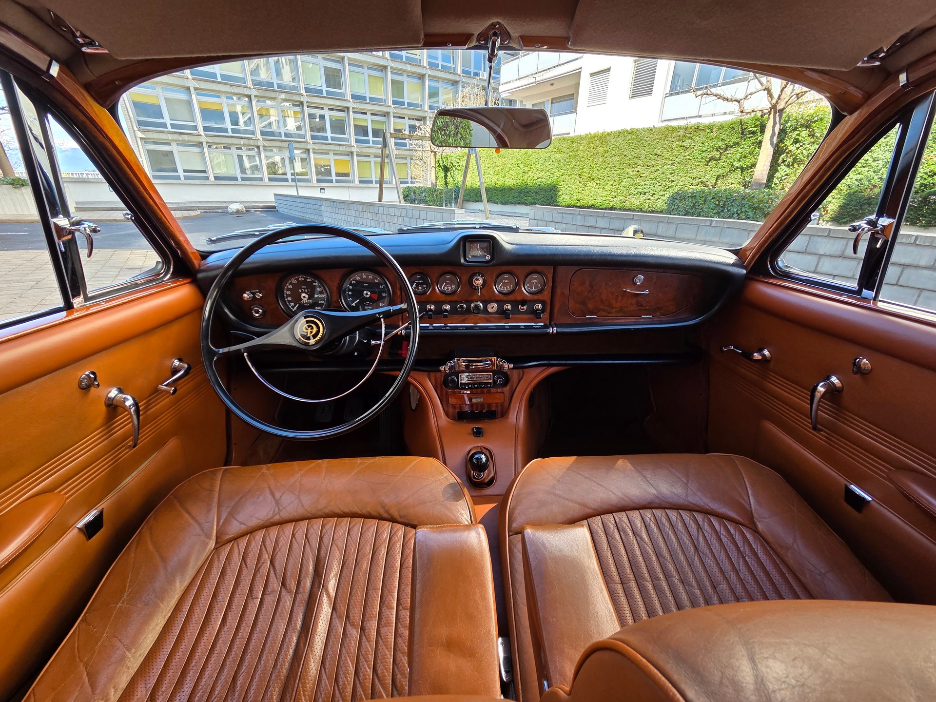 DAIMLER 420 Sovereign - voiture CH - boîte mécanique - Overdrive - rarissime - superbe état - expertisée vétéran 10.24.-image-9