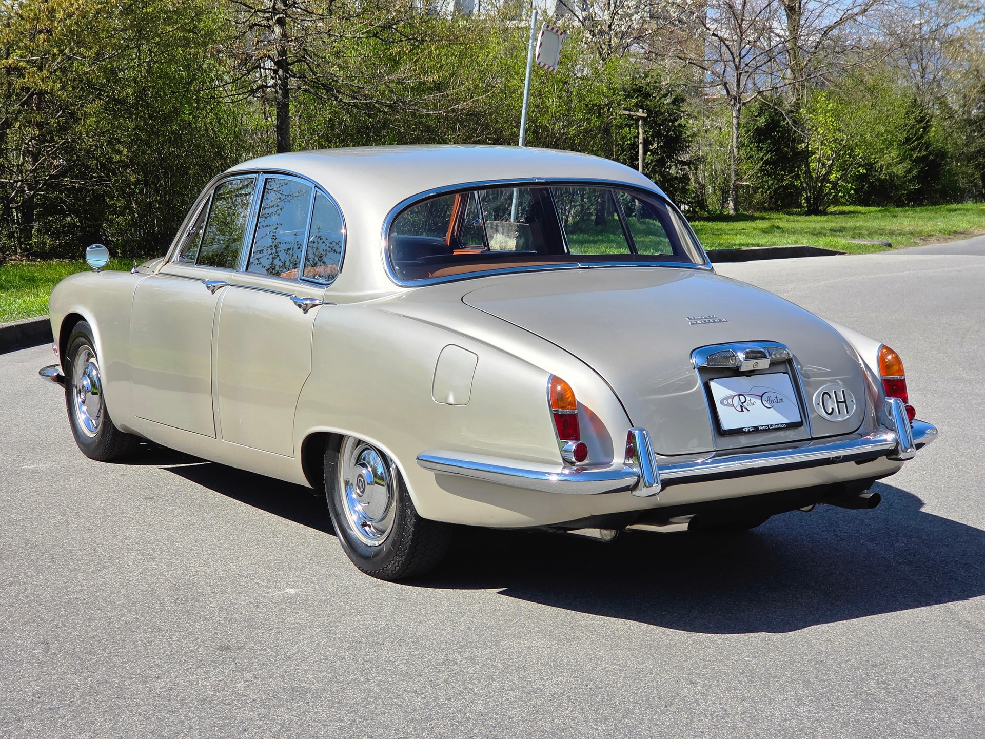 DAIMLER 420 Sovereign - voiture CH - boîte mécanique - Overdrive - rarissime - superbe état - expertisée vétéran 10.24.-image-5