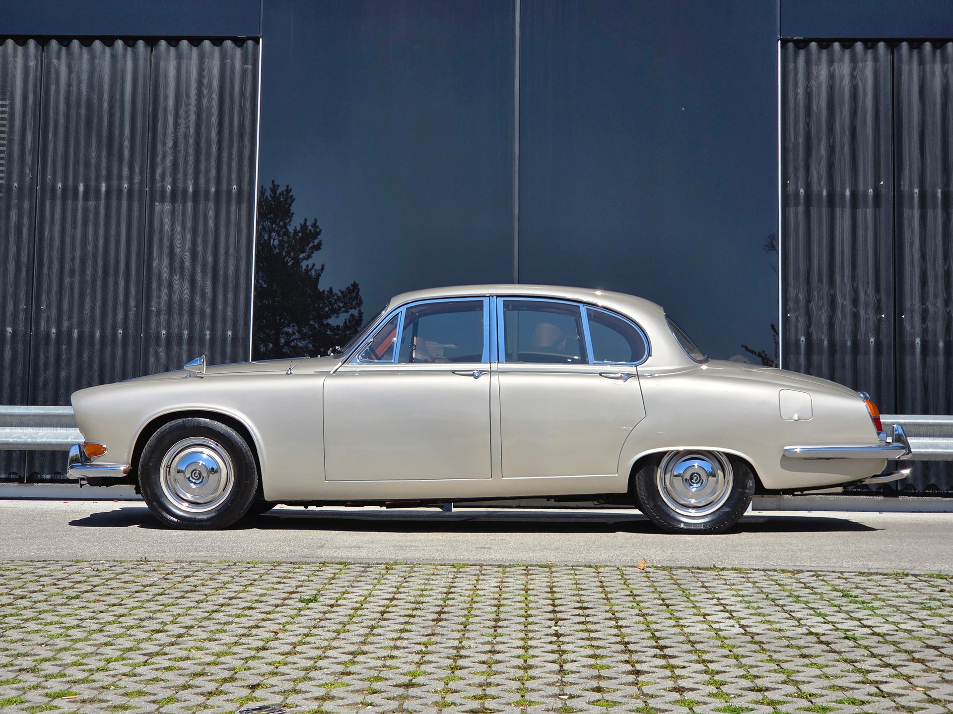 DAIMLER 420 Sovereign - voiture CH - boîte mécanique - Overdrive - rarissime - superbe état - expertisée vétéran 10.24.-image-1