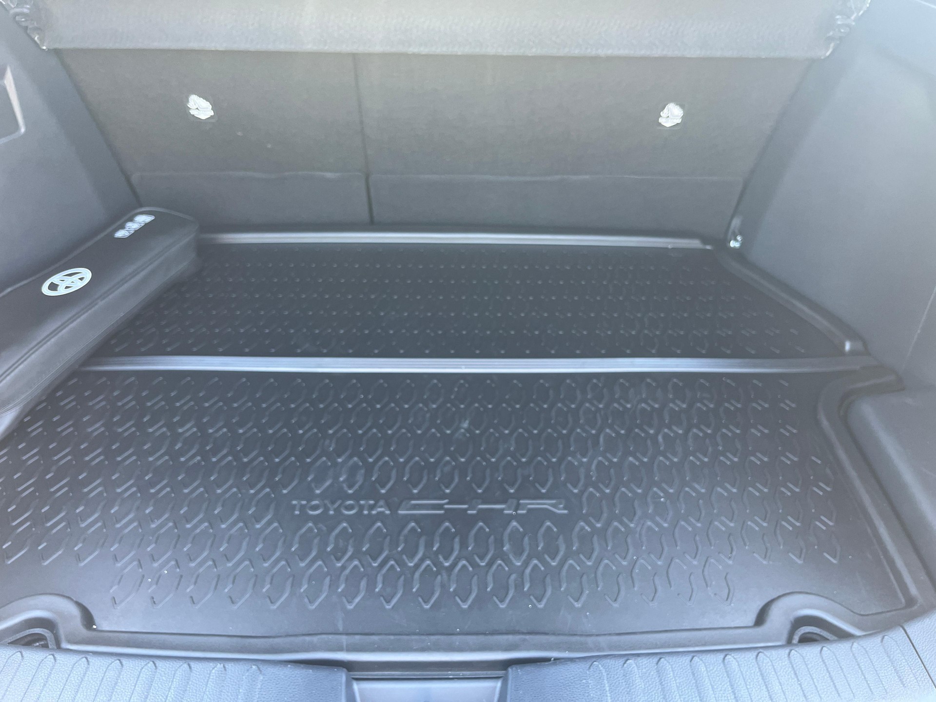 TOYOTA C-HR 2.0 PHEV Swiss Edition-image-11