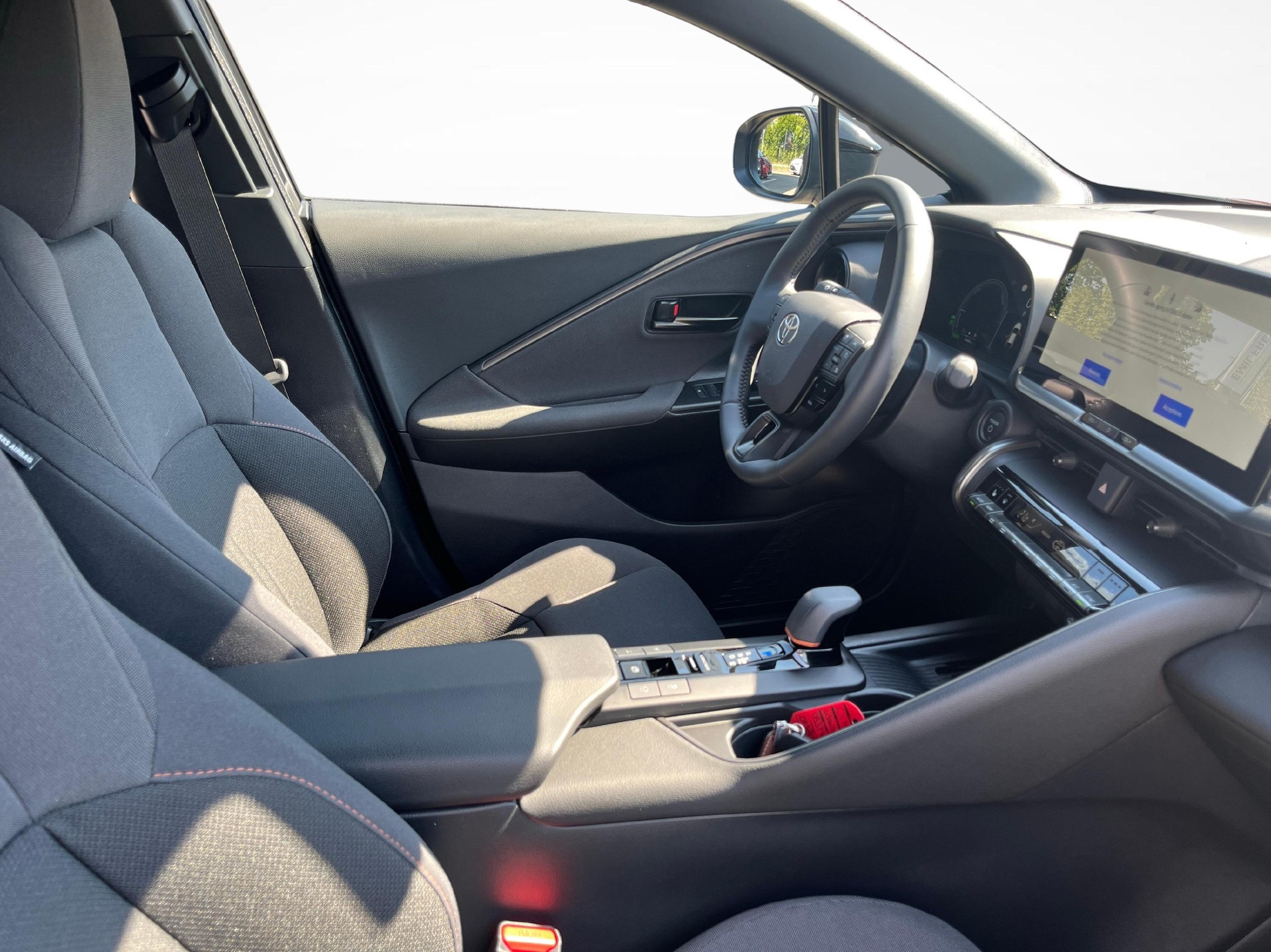 TOYOTA C-HR 2.0 PHEV Swiss Edition-image-9