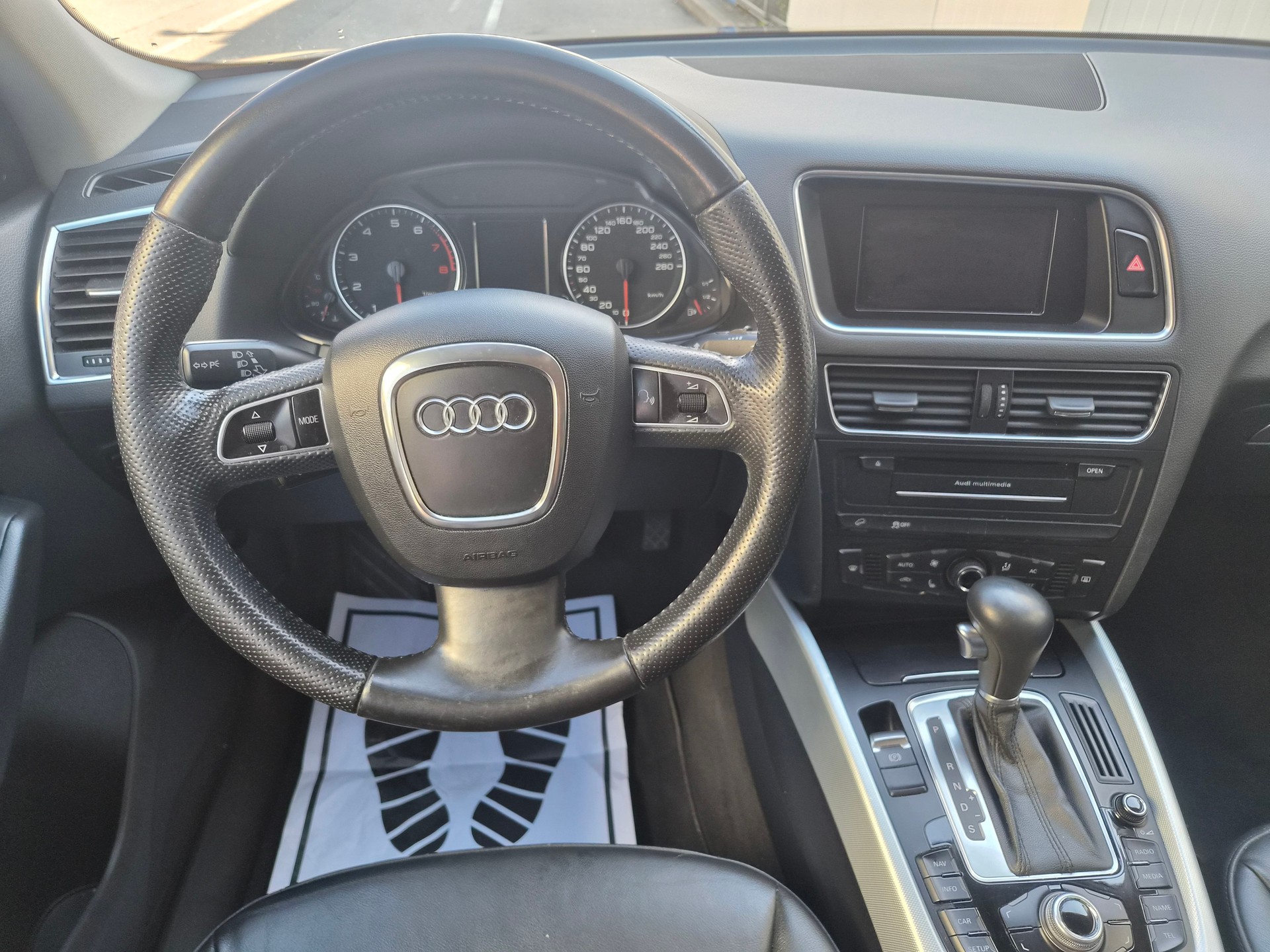 AUDI Q5 2.0 TFSI quattro S-tronic-image-13