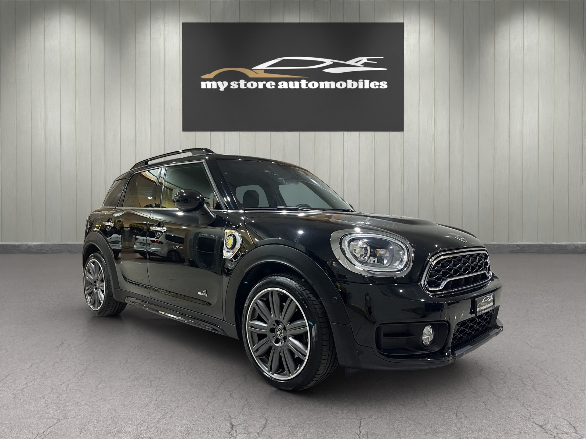 MINI Countryman Cooper S E ALL4 Steptronic Trafalgar-showroom-element-1