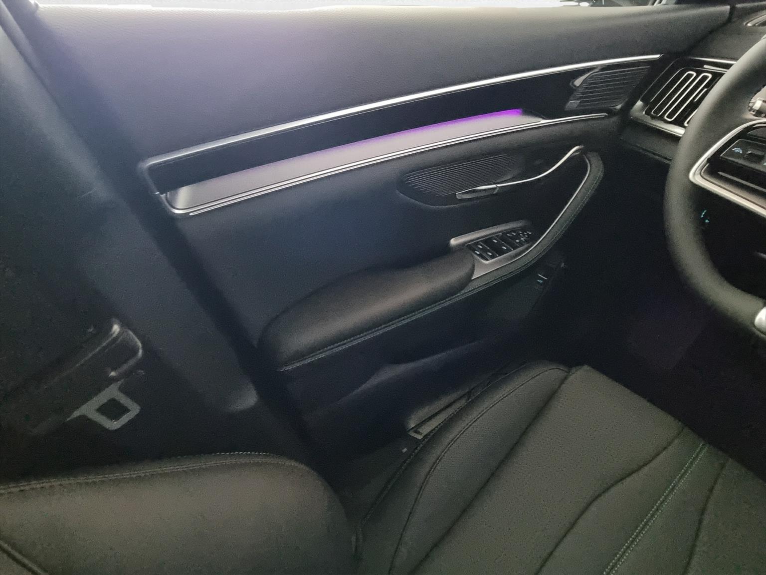 BYD Seal U DM-i Comfort FWD-image-11