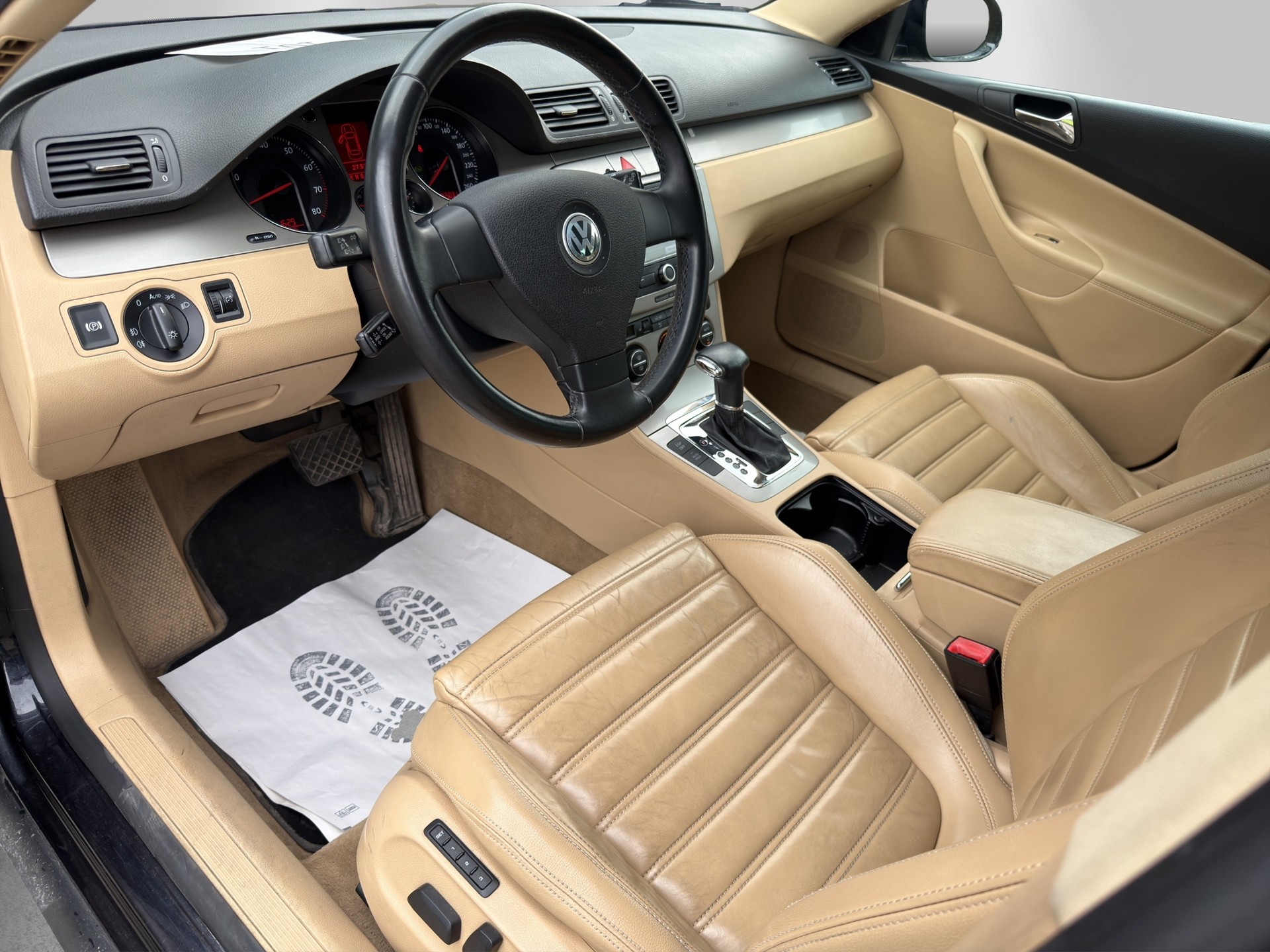 VW Passat Variant 2.0T FSI Sportline-image-8