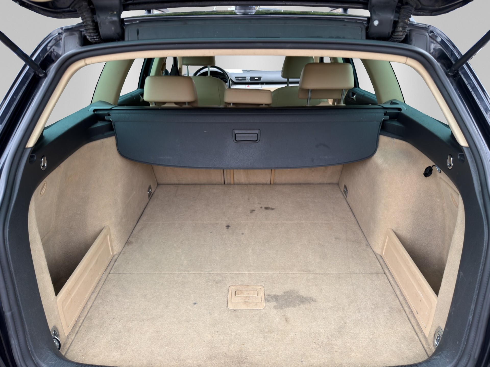 VW Passat Variant 2.0T FSI Sportline-image-16