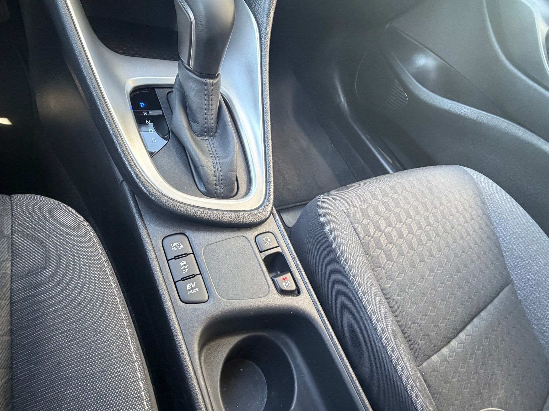 TOYOTA Yaris 1.5 Trend e-CVT-image-14