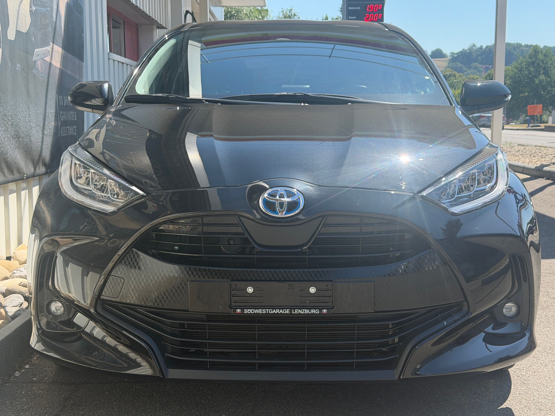 TOYOTA Yaris 1.5 Trend e-CVT-showroom-element-3