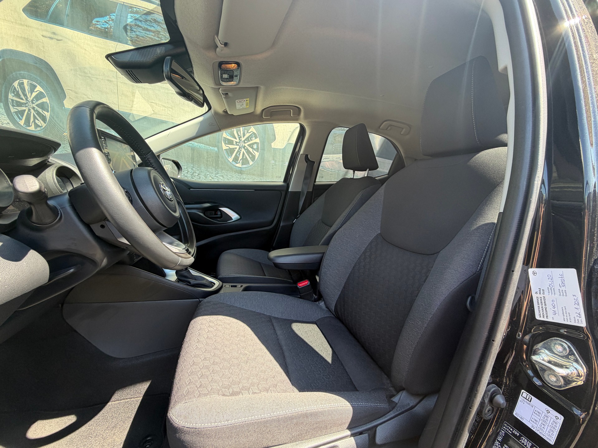TOYOTA Yaris 1.5 Trend e-CVT-image-9