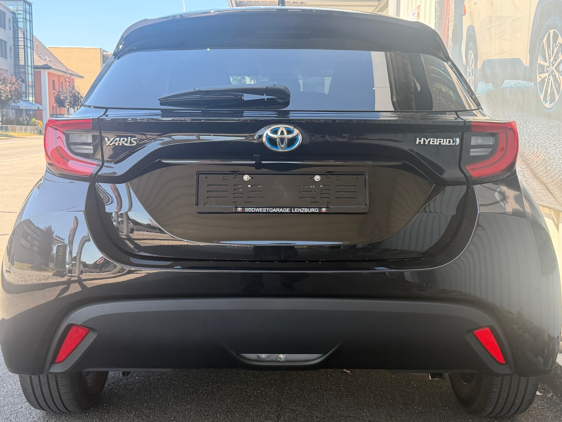 TOYOTA Yaris 1.5 Trend e-CVT-image-5
