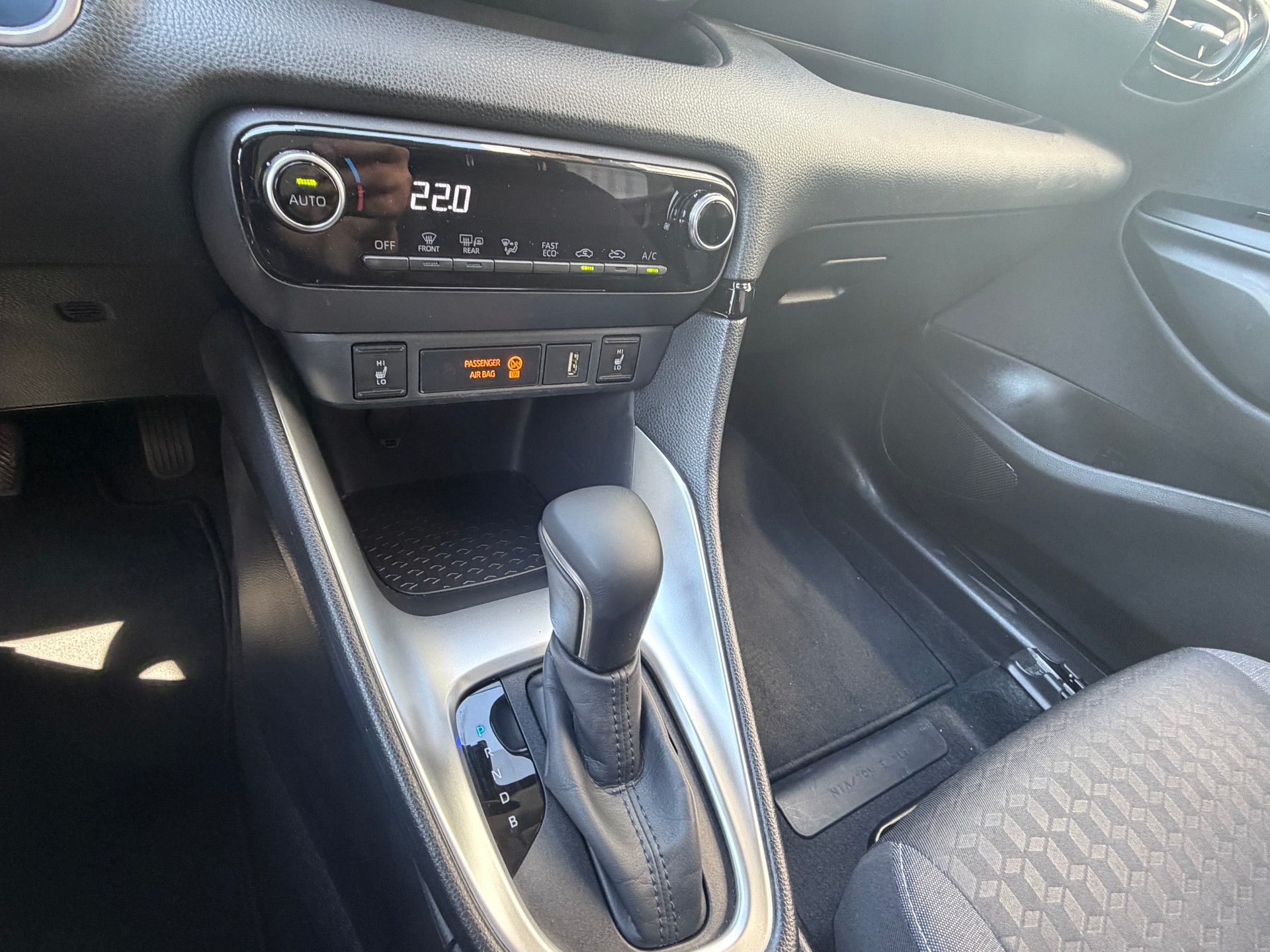 TOYOTA Yaris 1.5 Trend e-CVT-image-13