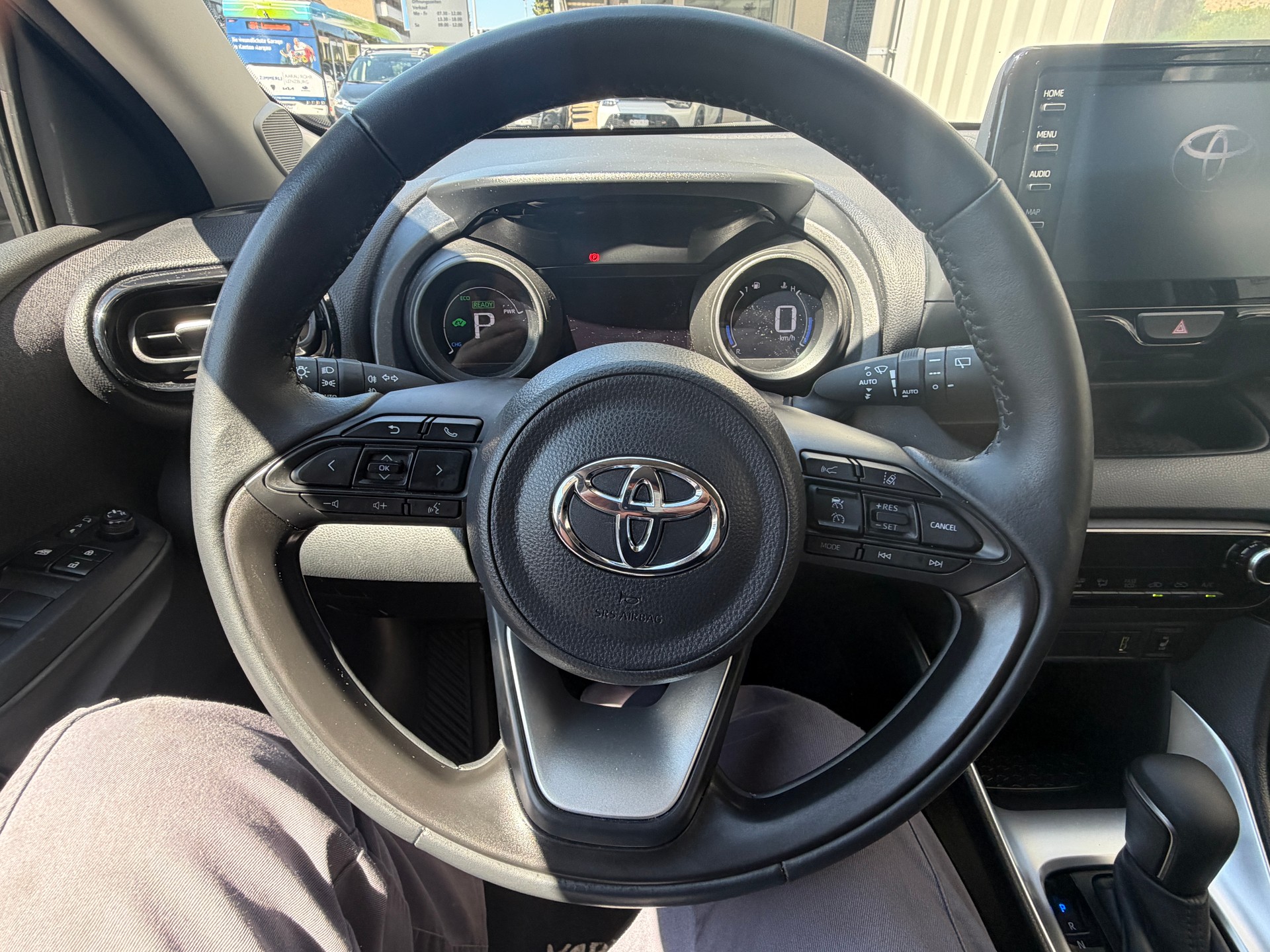 TOYOTA Yaris 1.5 Trend e-CVT-image-12