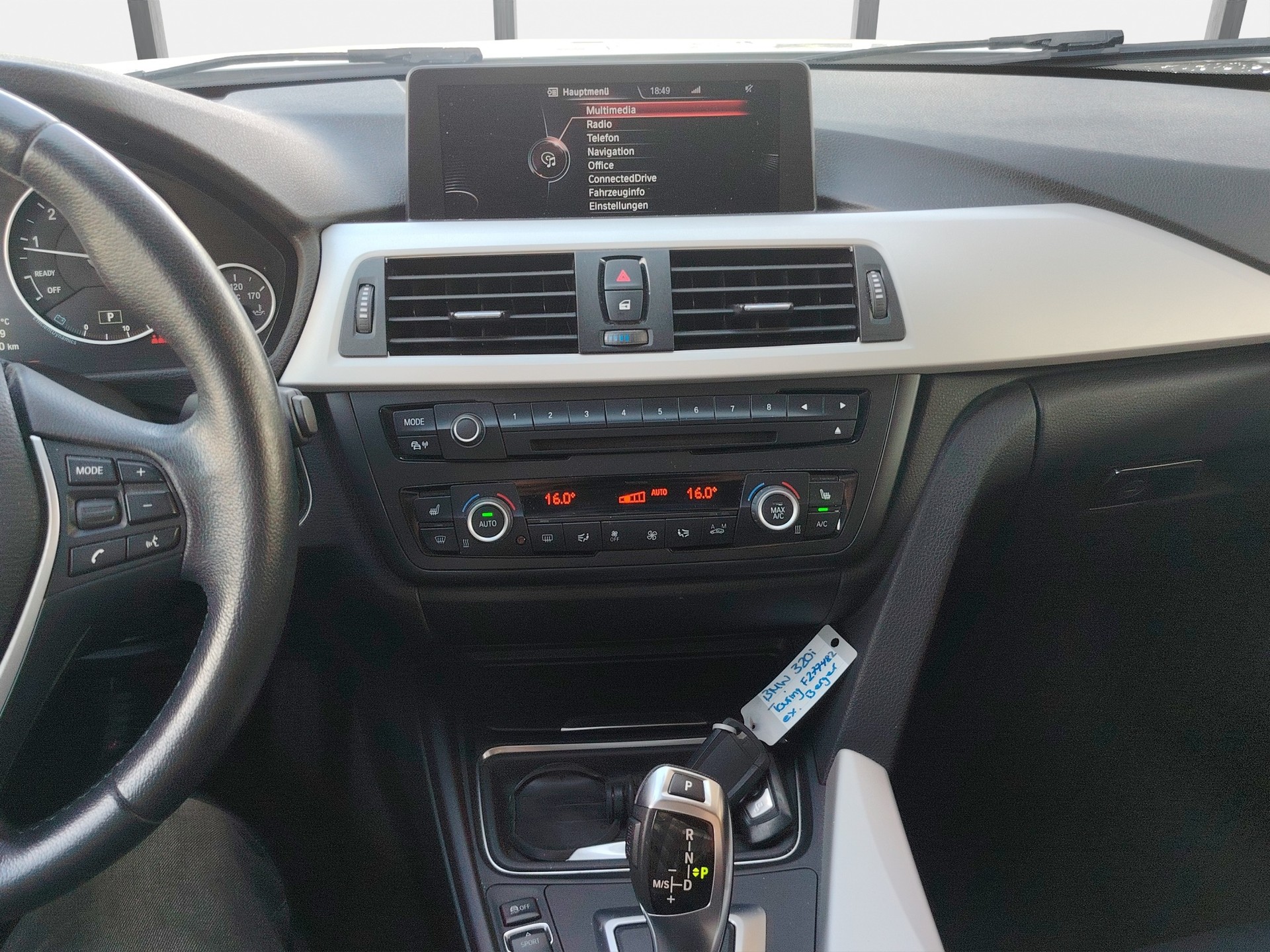 BMW 320i xDrive Touring Steptronic-image-12