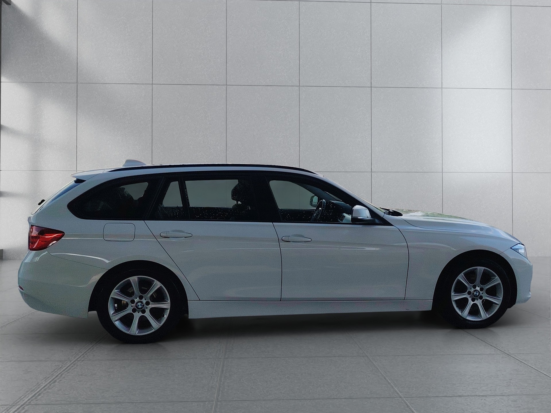 BMW 320i xDrive Touring Steptronic-image-6