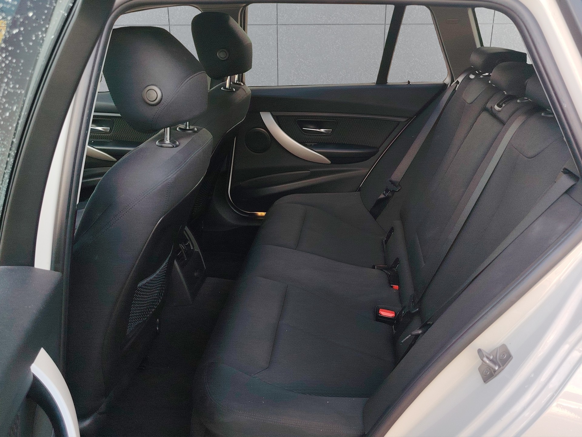 BMW 320i xDrive Touring Steptronic-image-11
