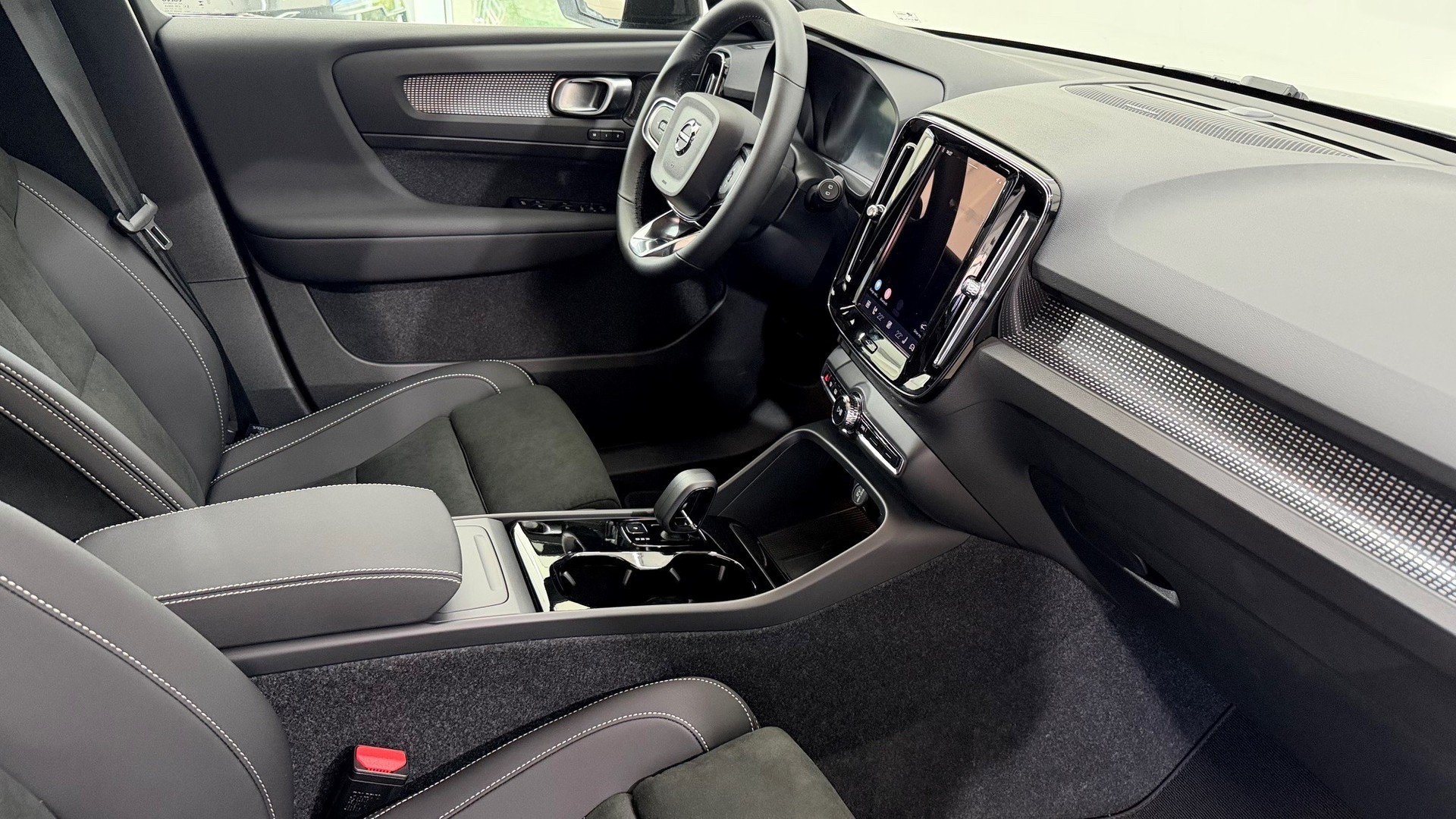 VOLVO EX40 Twin Ultra AWD-showroom-element-3