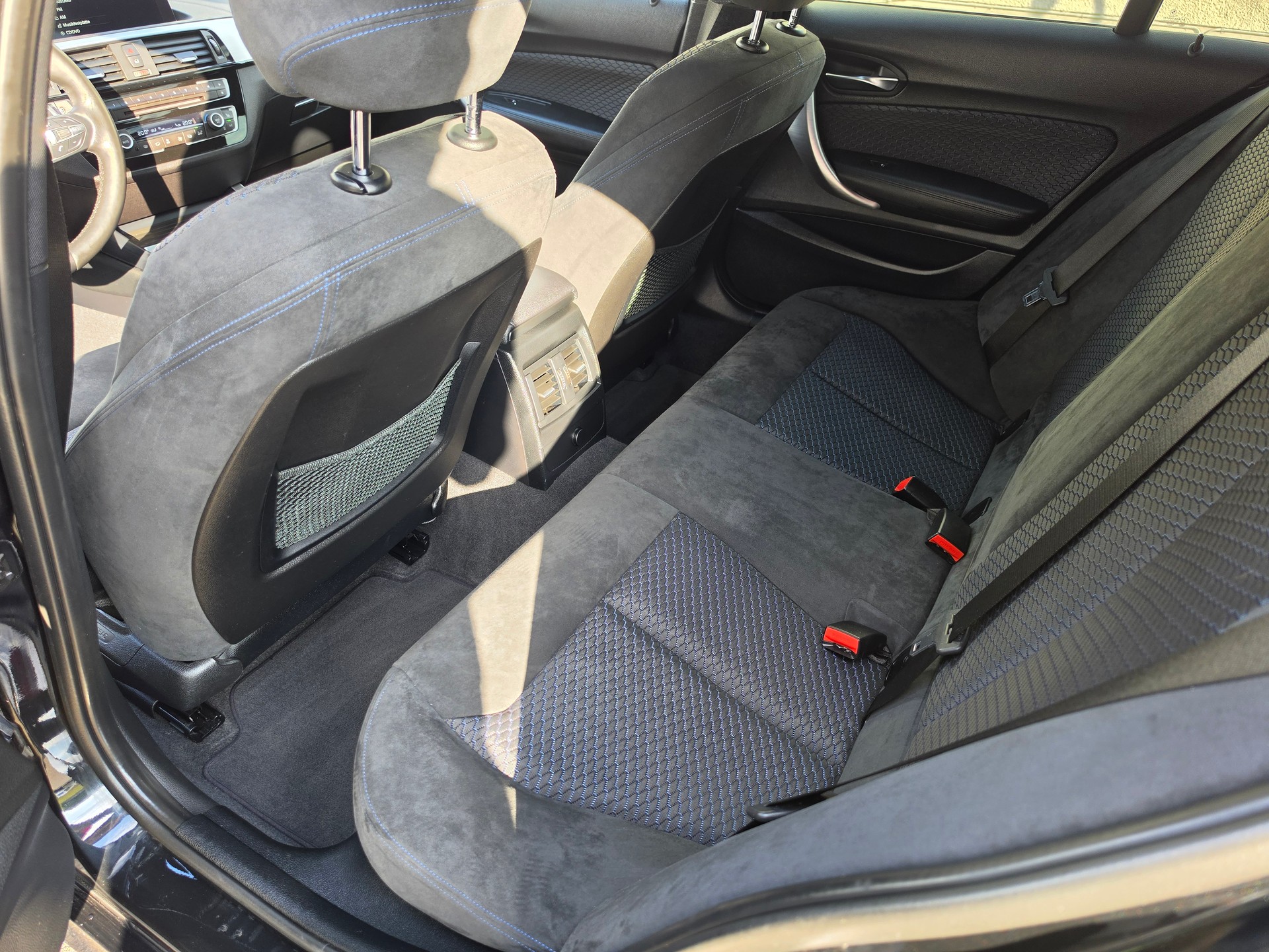 BMW M140i xDrive Steptronic-image-13