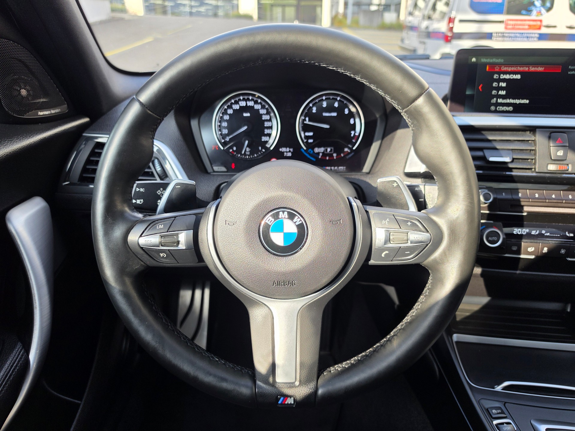 BMW M140i xDrive Steptronic-image-26