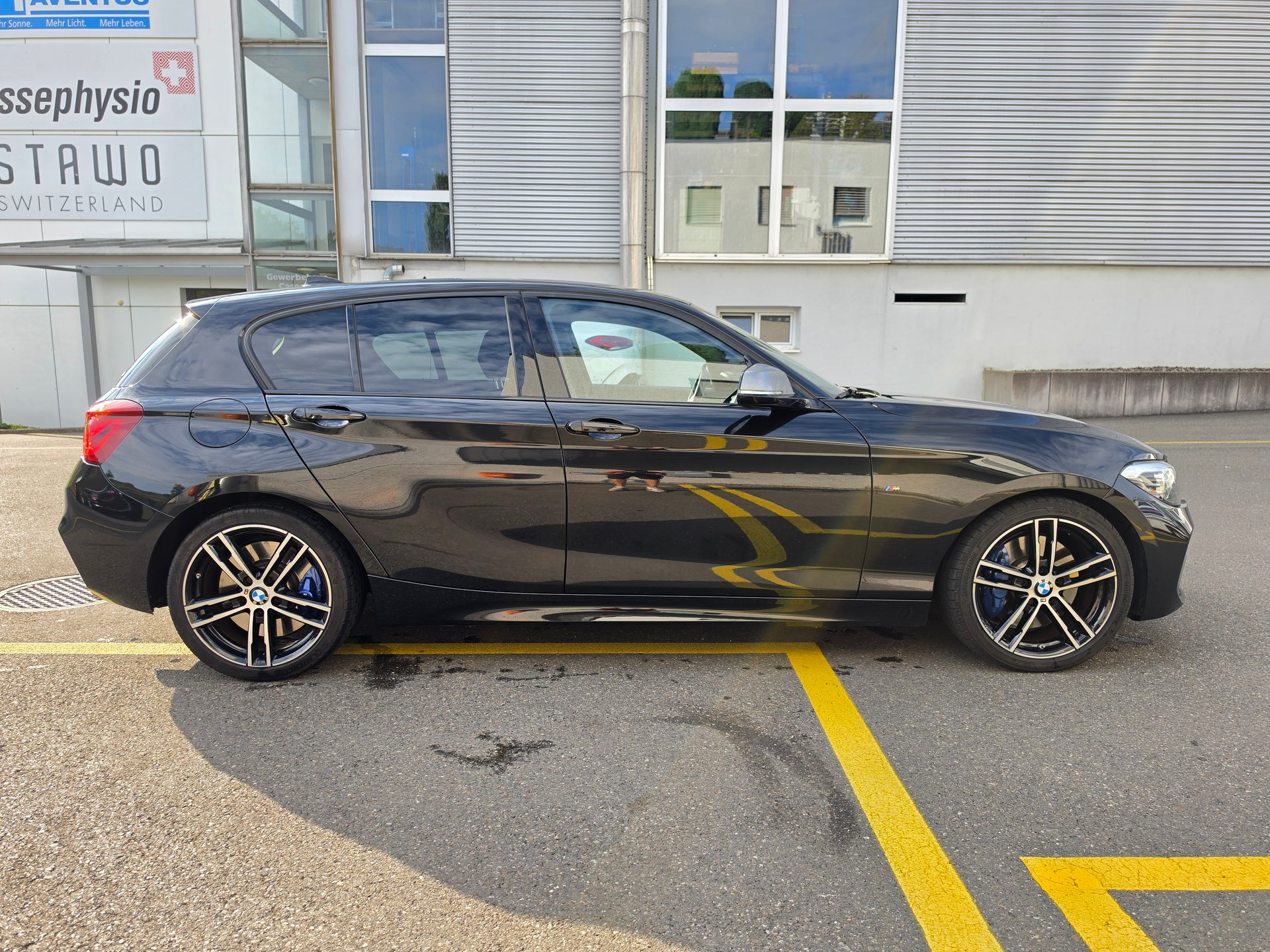 BMW M140i xDrive Steptronic-showroom-element-3