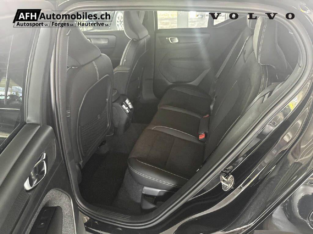 VOLVO EX40 Twin Black Edition AWD-image-13
