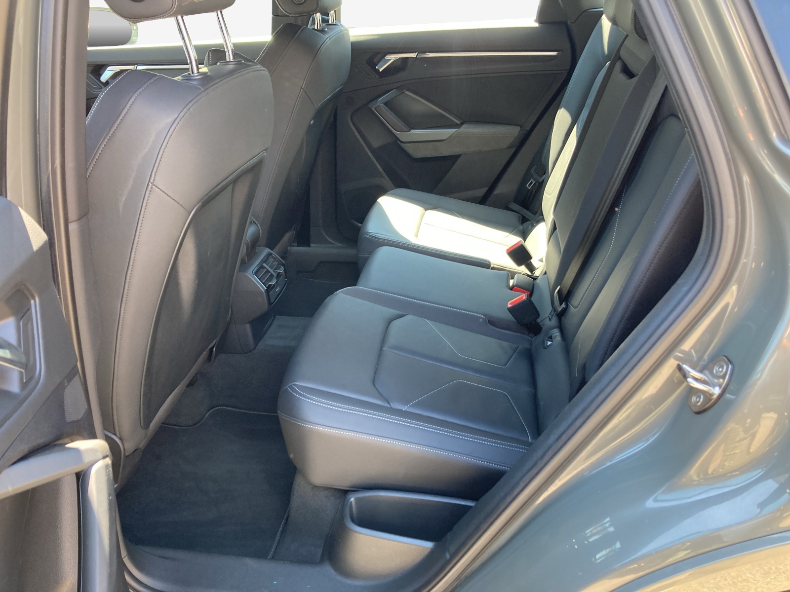AUDI Q3 40 TFSI S line quattro S-tronic-image-11