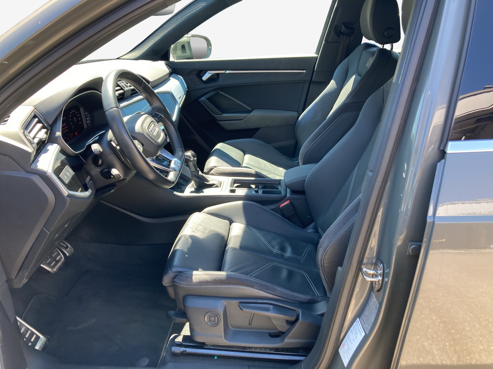 AUDI Q3 40 TFSI S line quattro S-tronic-image-7