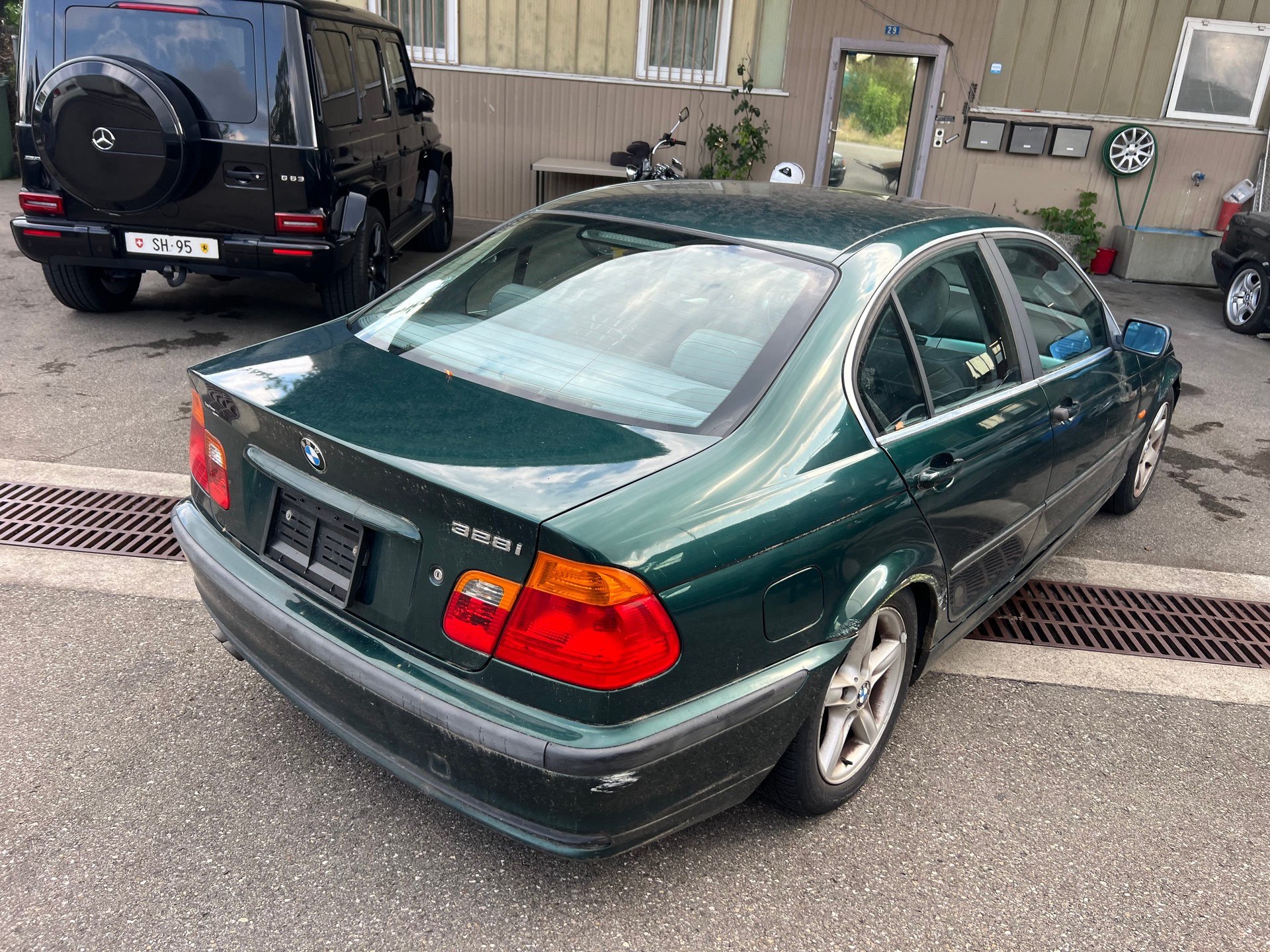 BMW 328i-image-4