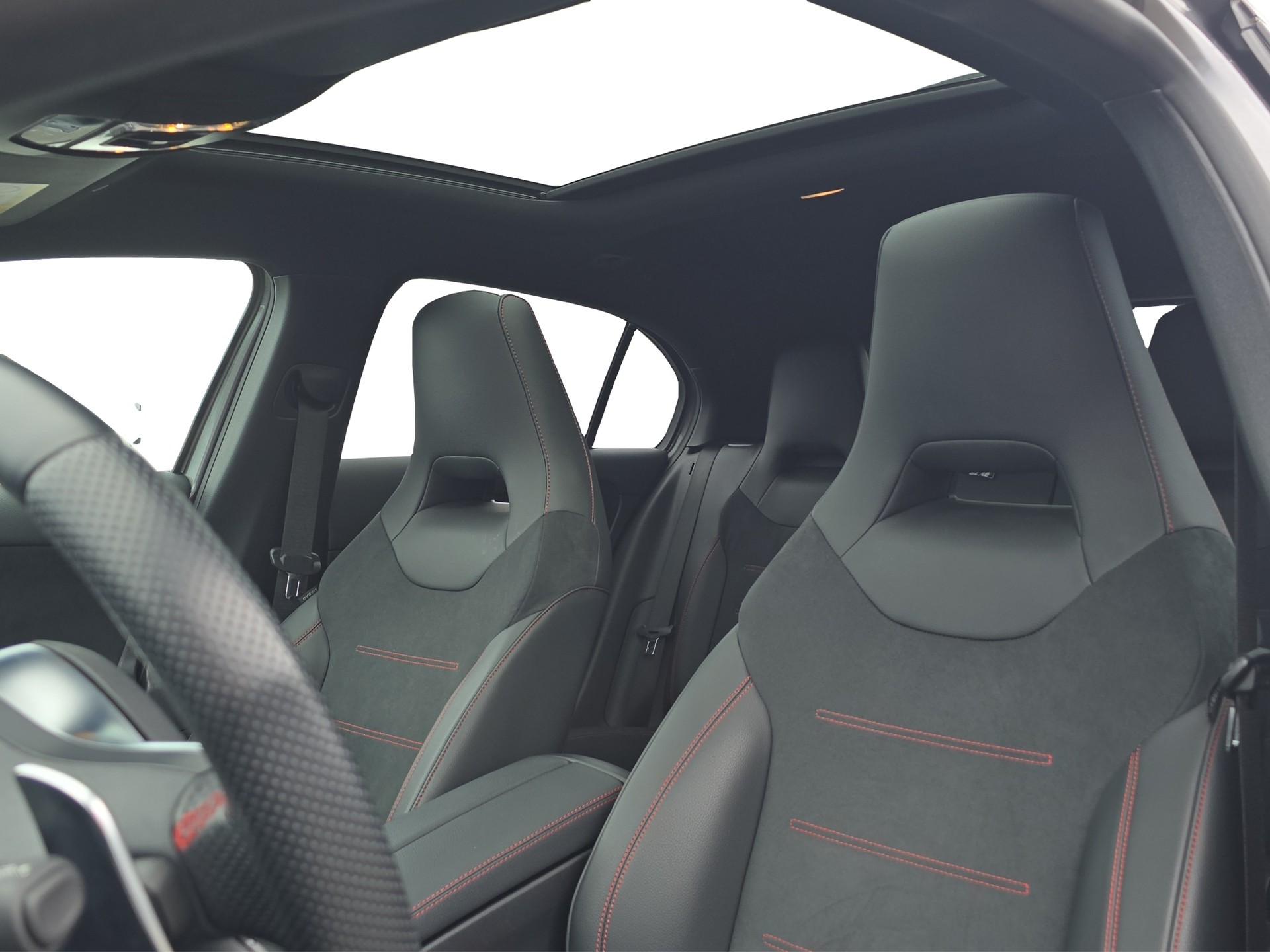 MERCEDES-BENZ A 35 AMG 4Matic Speedshift-image-7