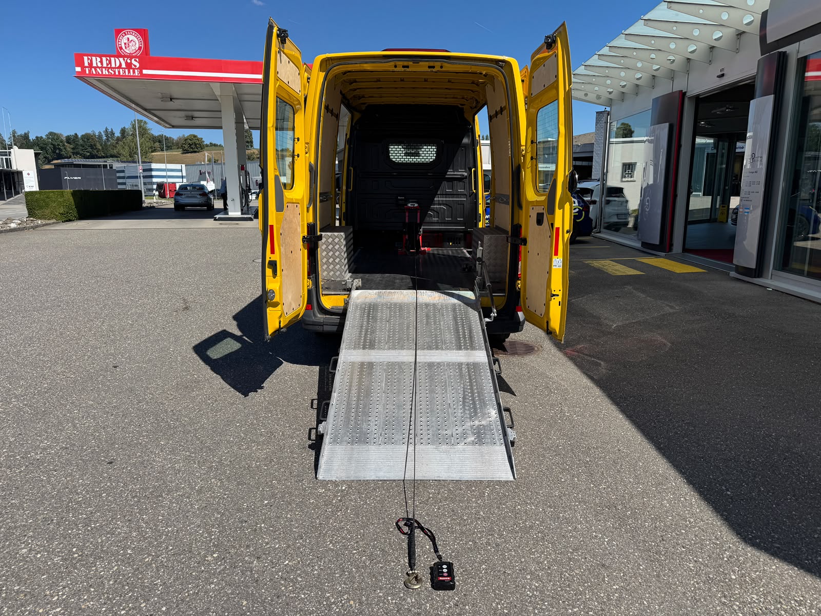 VW Crafter 35 2.0 TDI L3 4Motion Motorrad-Transporter-showroom-element-1
