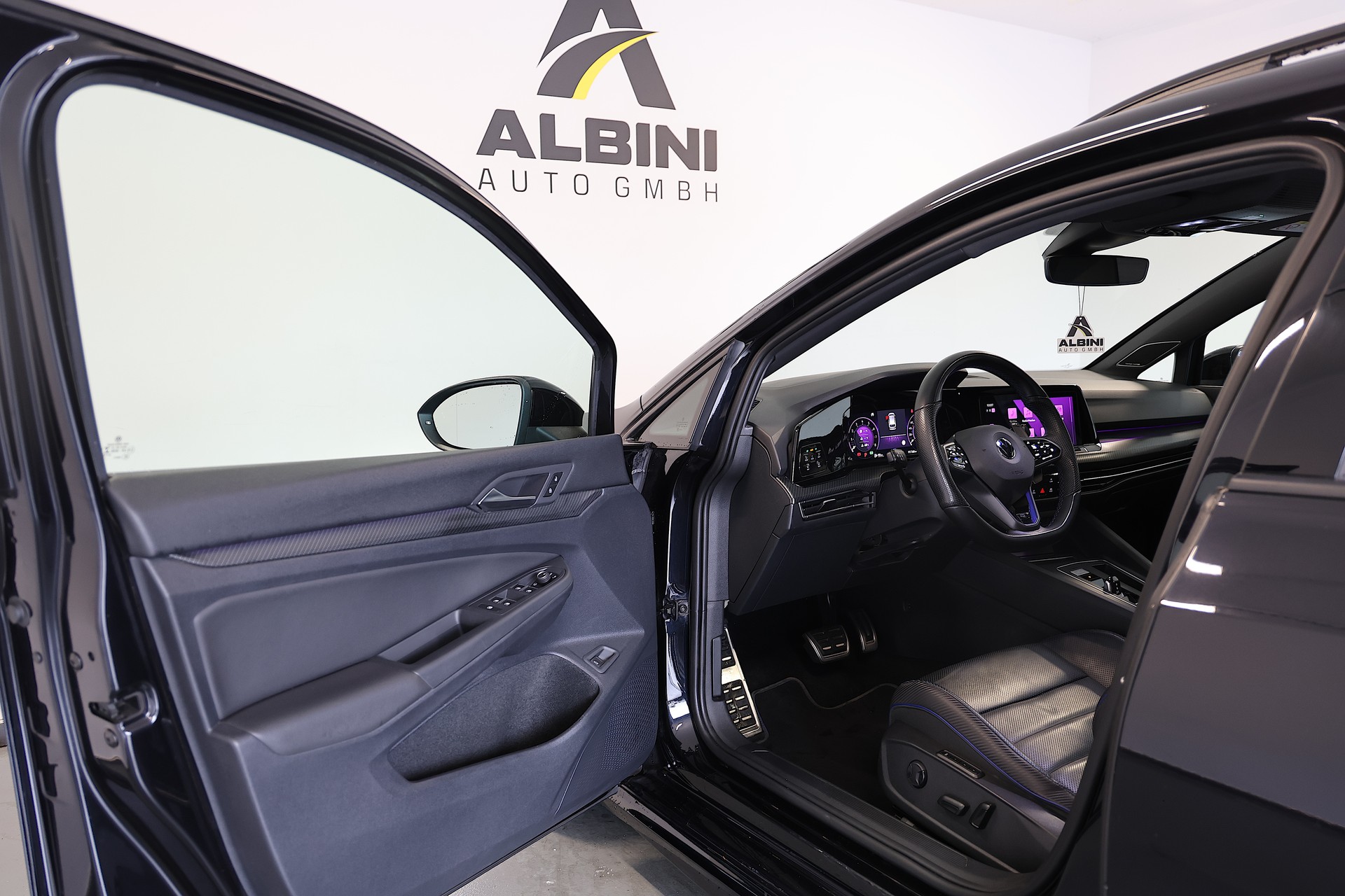 VW Golf VIII Variant 2.0 TSI R DSG 4motion-image-6