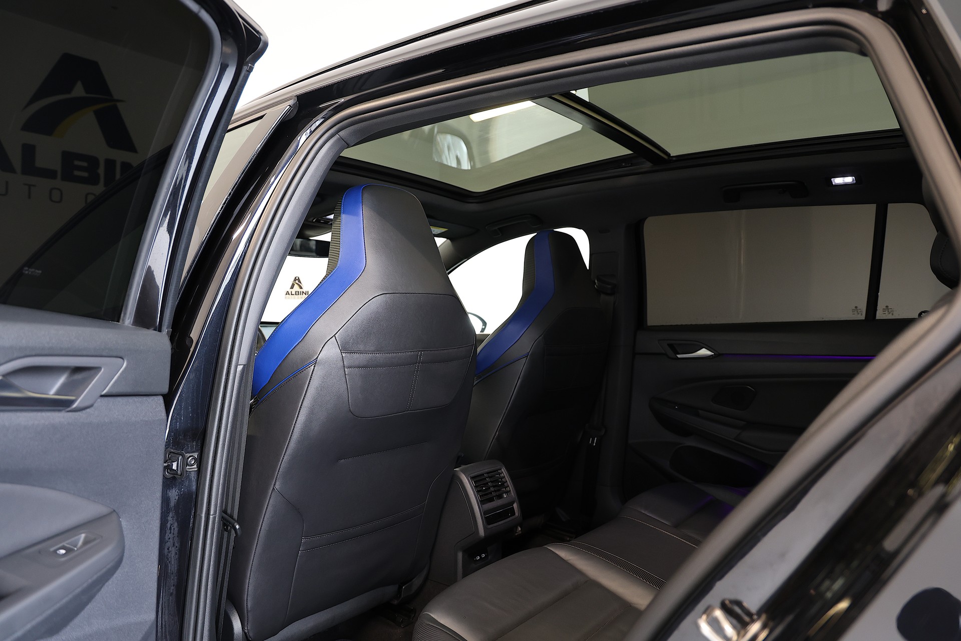 VW Golf VIII Variant 2.0 TSI R DSG 4motion-image-17