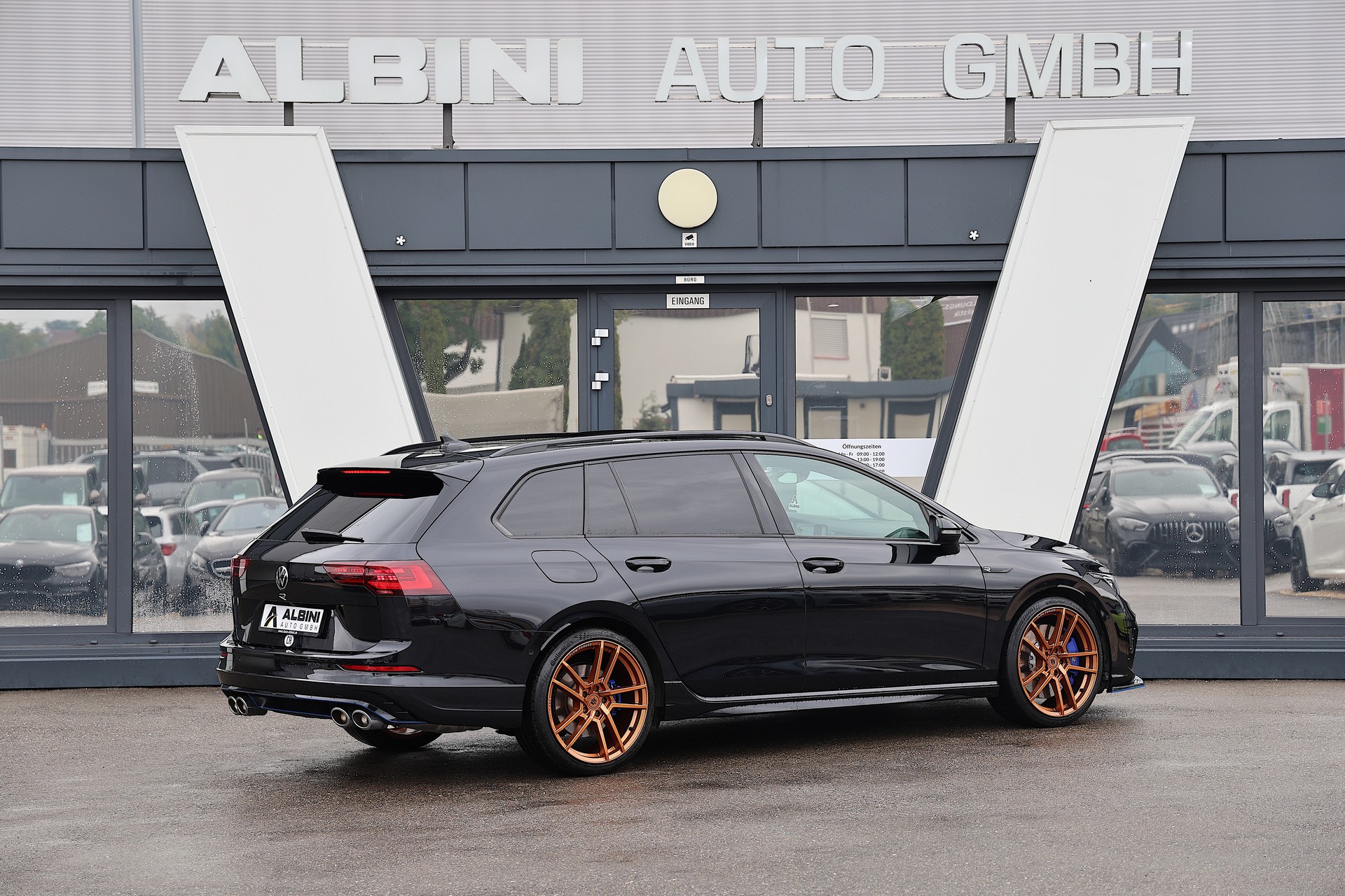 VW Golf VIII Variant 2.0 TSI R DSG 4motion-showroom-element-2