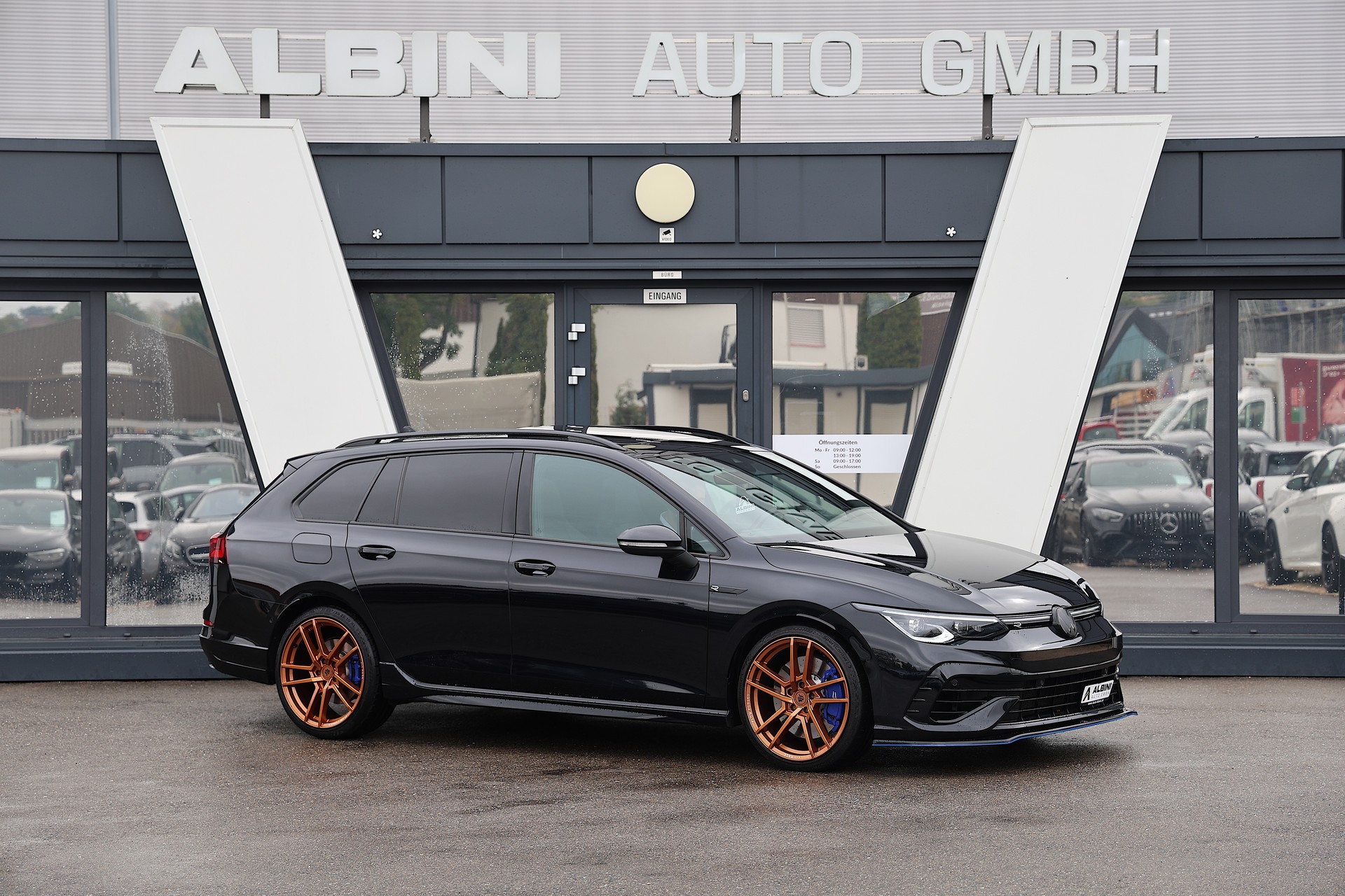 VW Golf VIII Variant 2.0 TSI R DSG 4motion-showroom-element-1