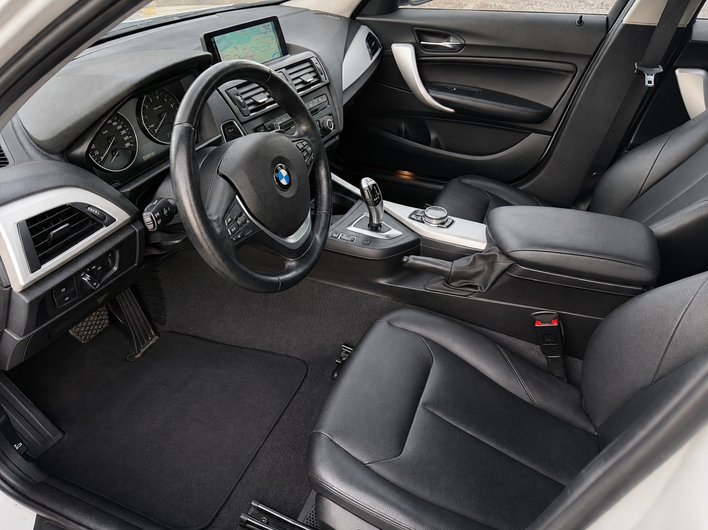 BMW 116i Steptronic-image-10