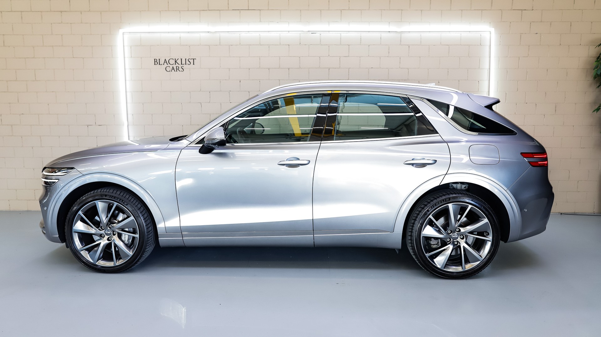 GENESIS GV70 2.5 TGDI Luxury AT8 AWD * Savile Silver*-showroom-element-3