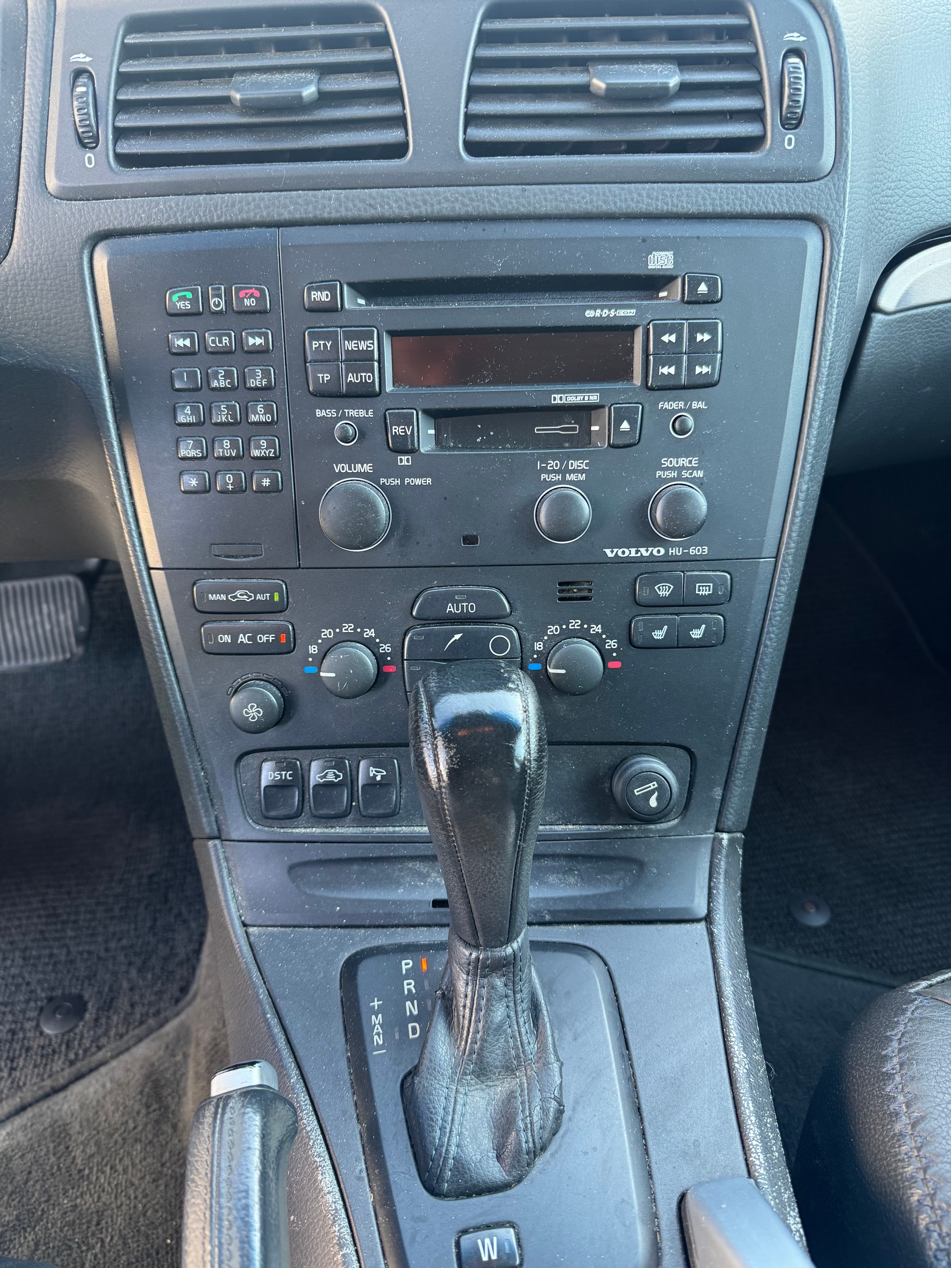 VOLVO XC70 2.5T AWD-image-11