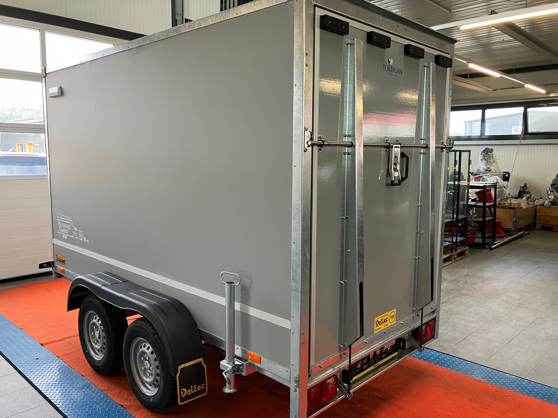 TOMPLAN T3500T 2700 Rampe+Servicetüre-showroom-element-2