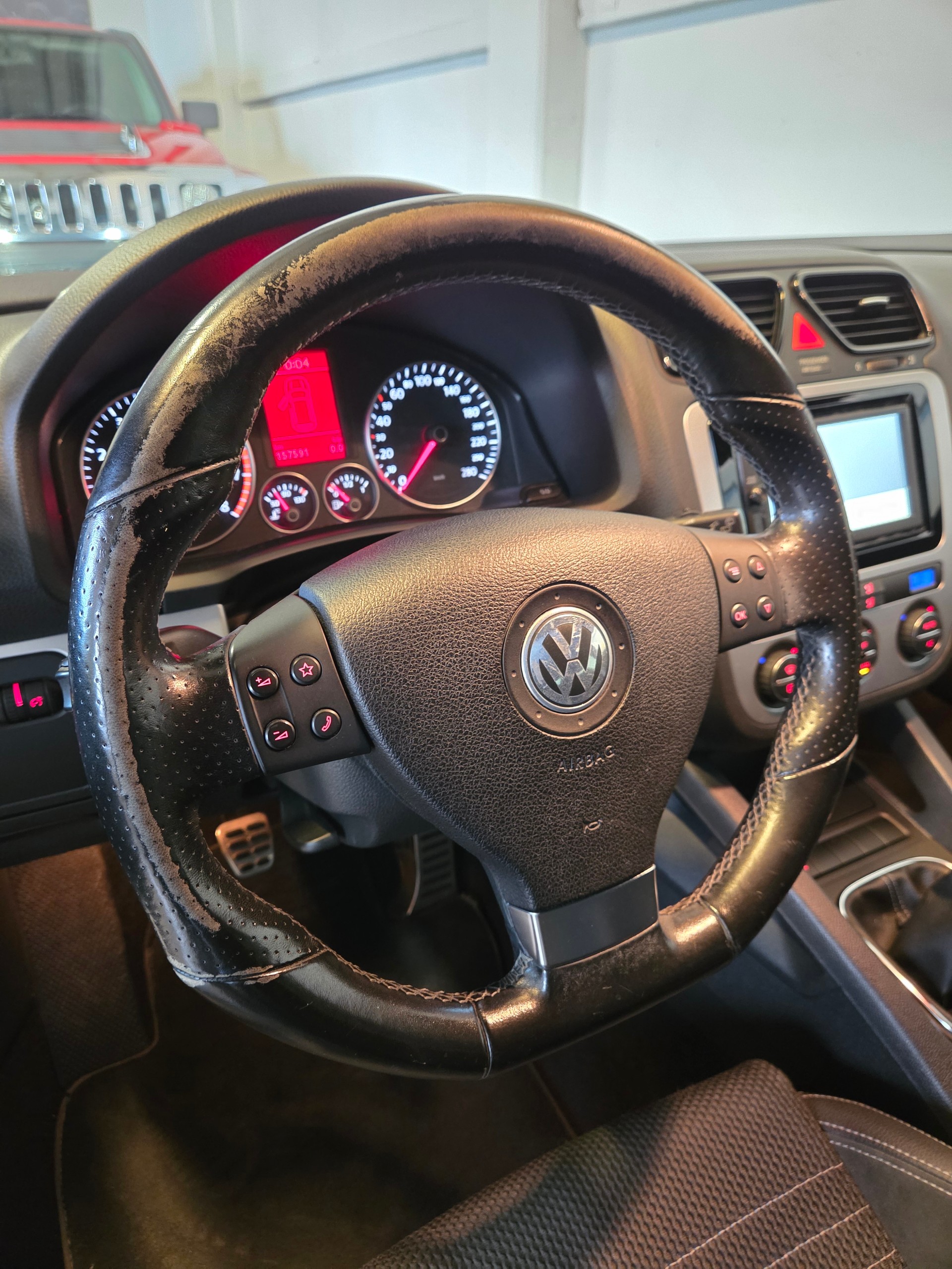 VW Scirocco 2.0 TSI All Black *Stock Valais*-image-6