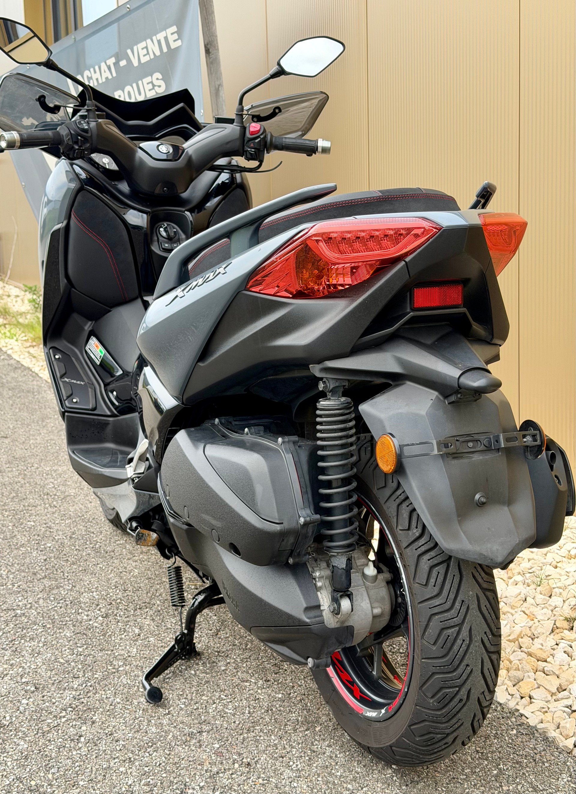YAMAHA X-Max 300 Tech Max-image-12