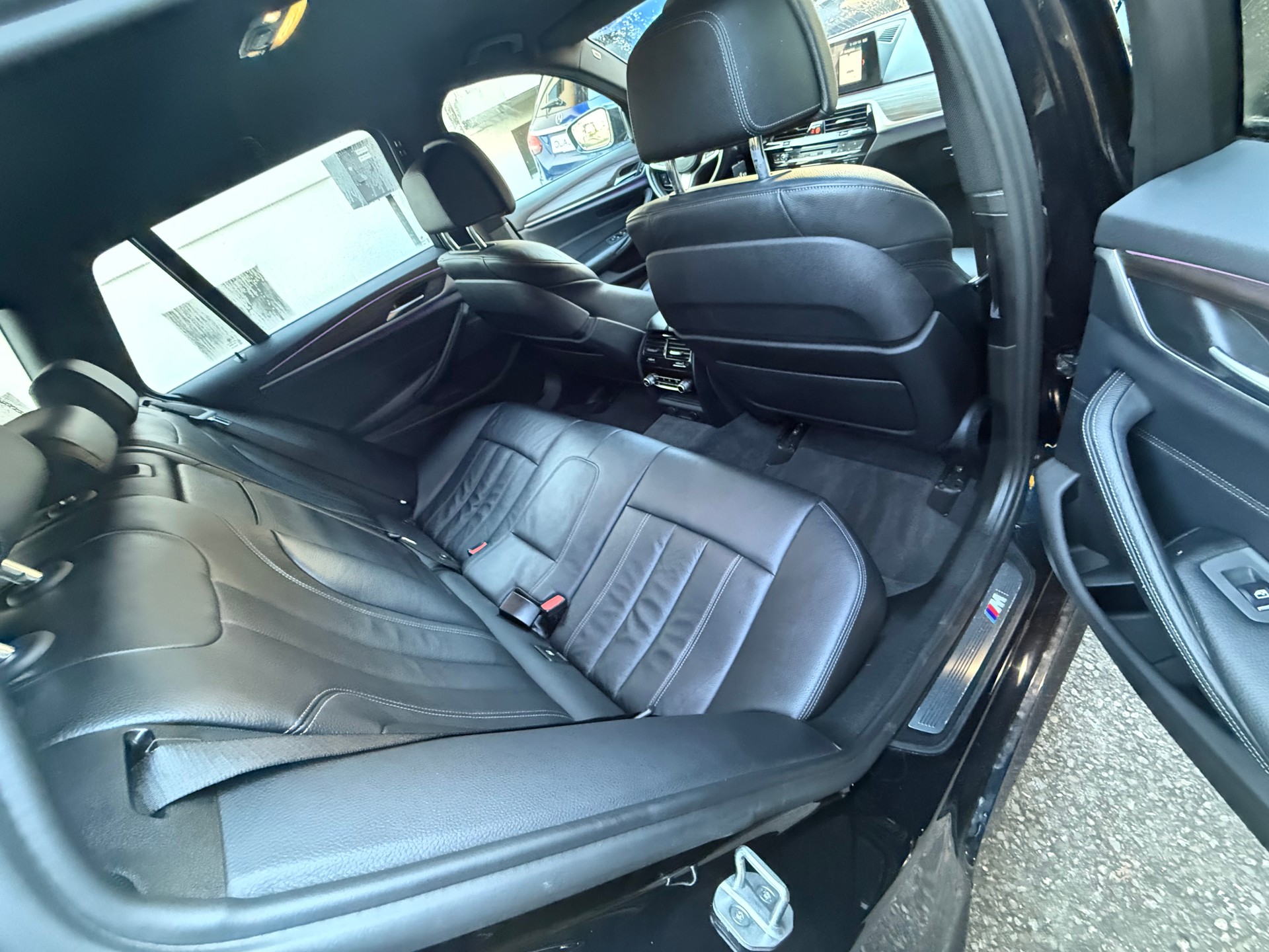 BMW 540i xDrive Touring Sport Line Steptronic-image-12