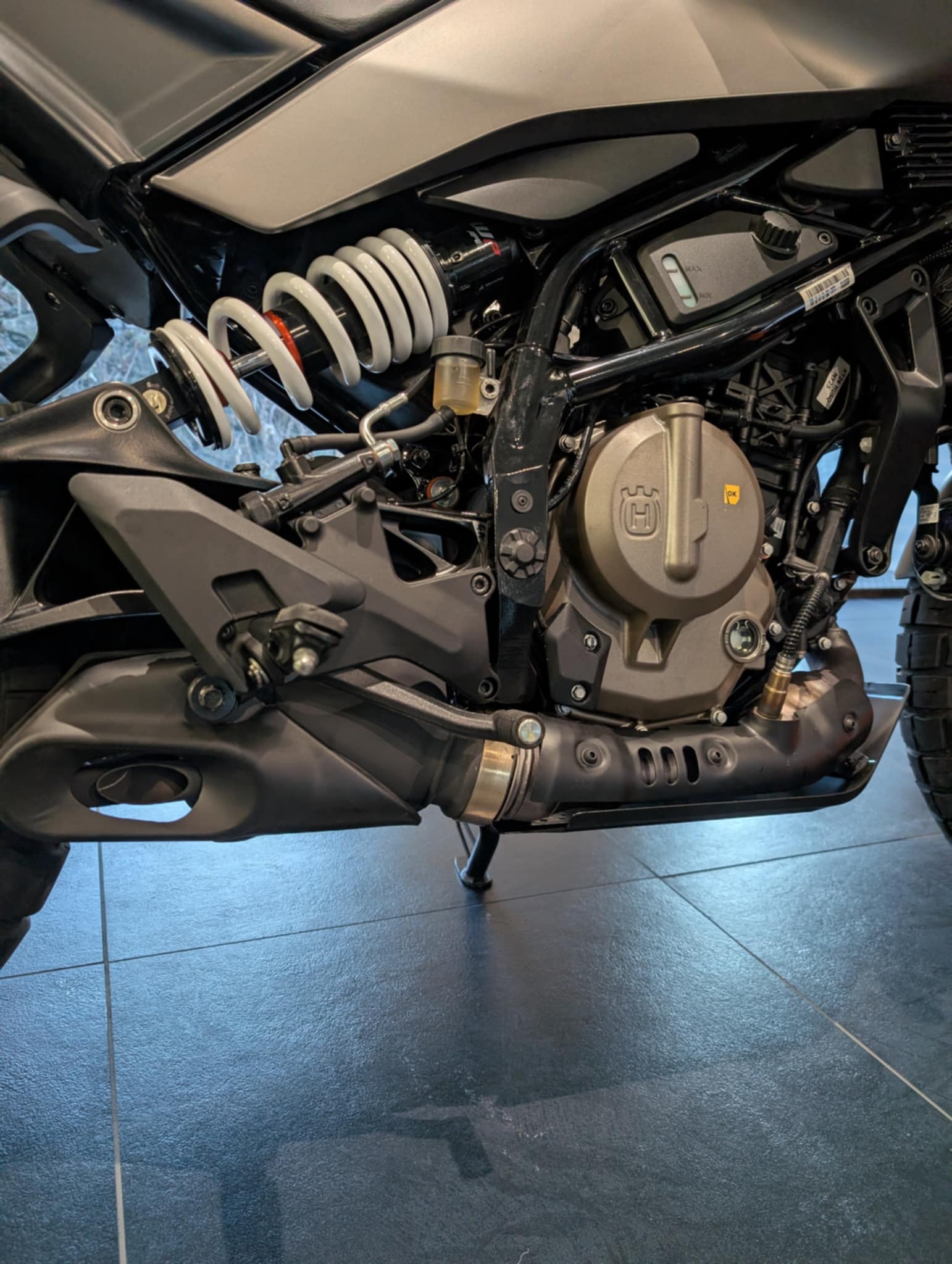 HUSQVARNA SVARTPILEN 401-image-7