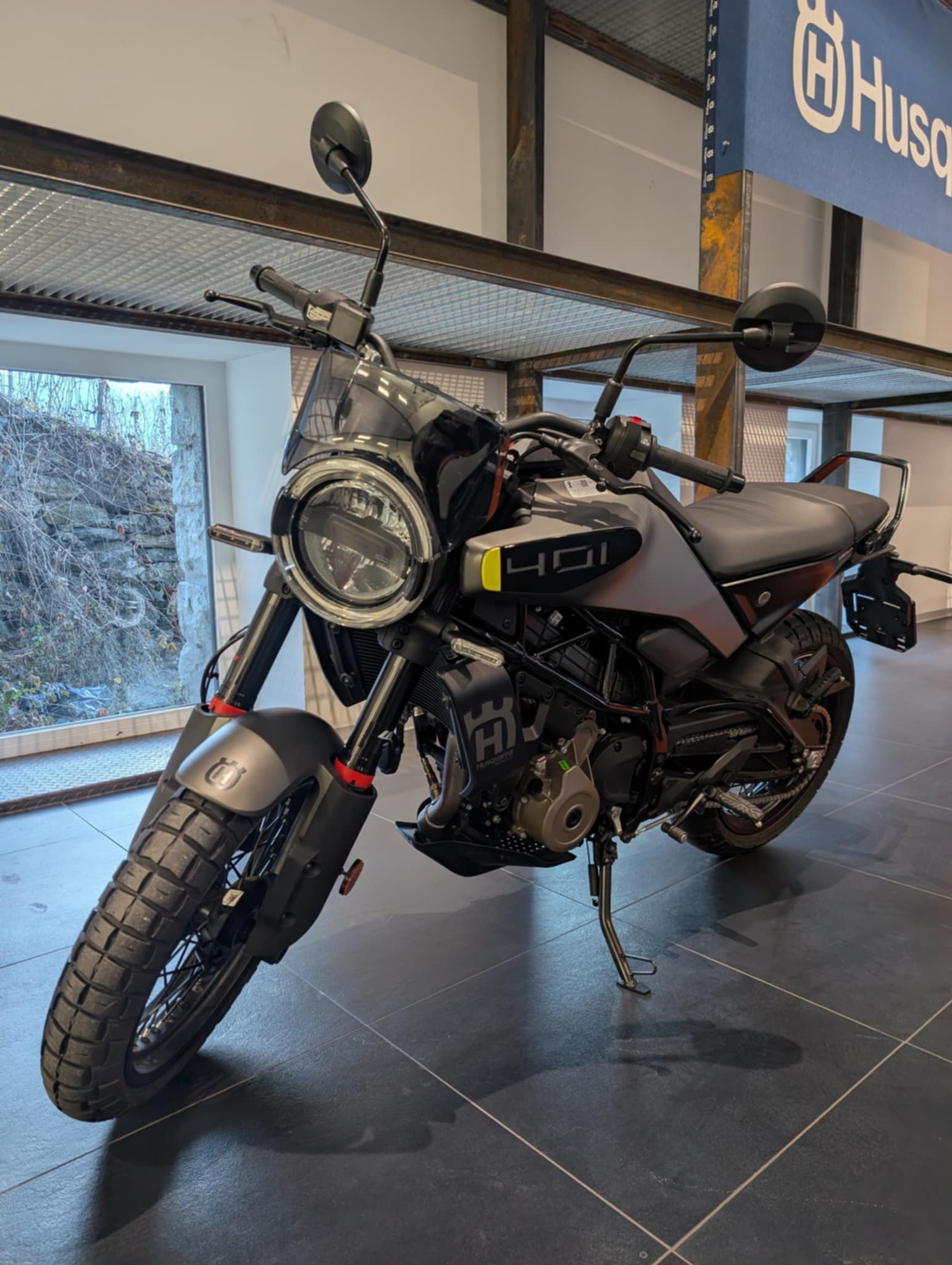 HUSQVARNA SVARTPILEN 401-image-3