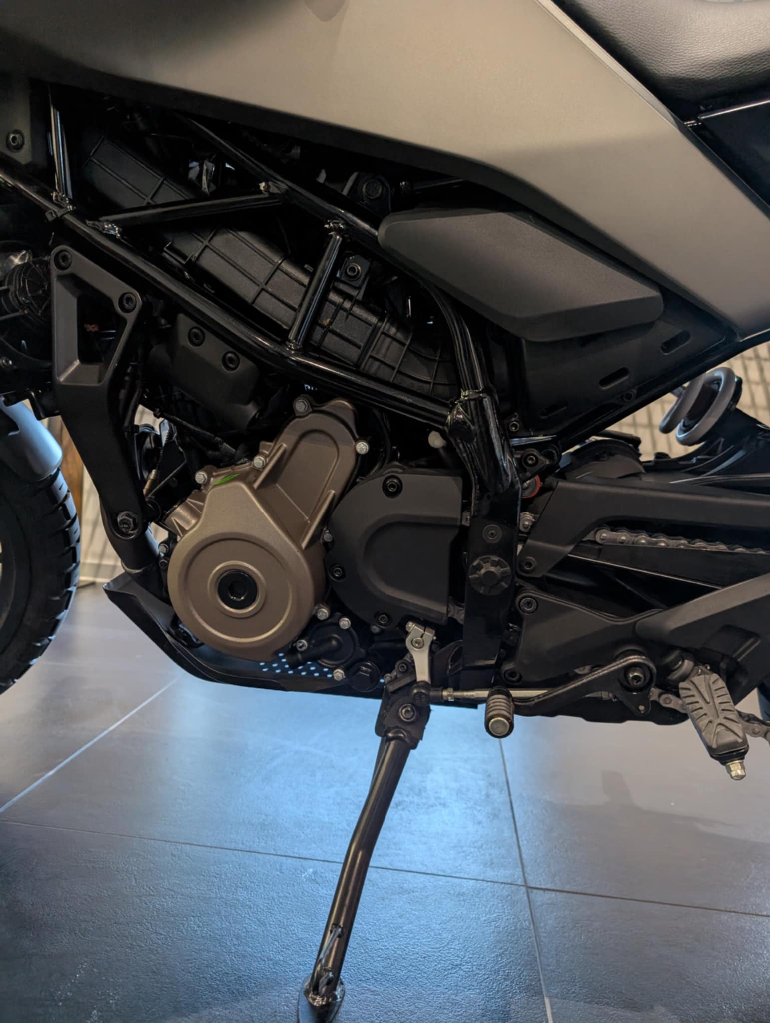 HUSQVARNA SVARTPILEN 401-image-9
