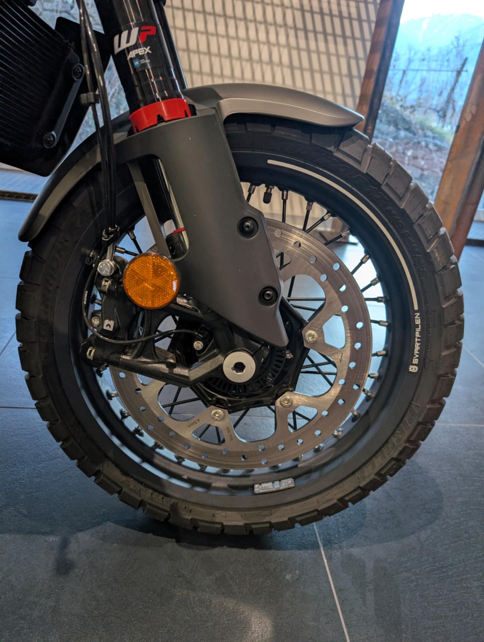 HUSQVARNA SVARTPILEN 401-image-8
